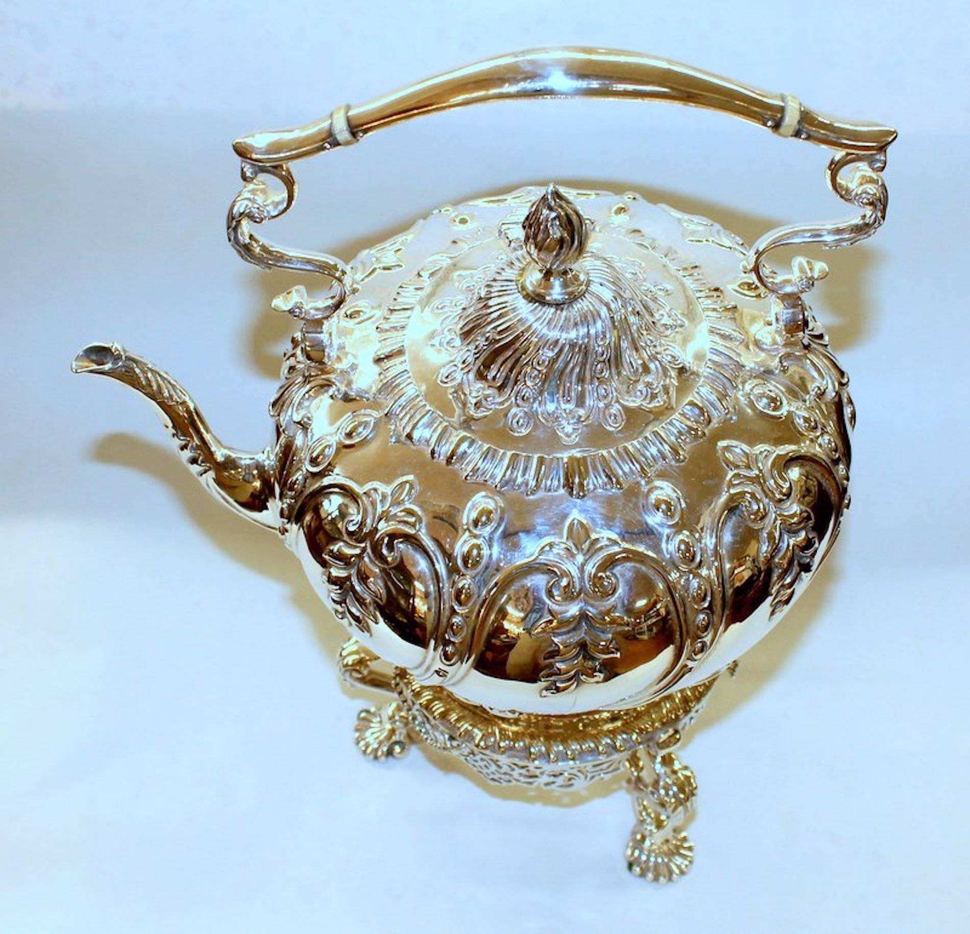 Fabulous quality antique English Sheffield silver plate hand chased Rococo style kettle on stand or tipping kettle. Please note fabulous hand pierced stand and shell-shaped feet. All original pins and chains for tipping and removing Kettle are in