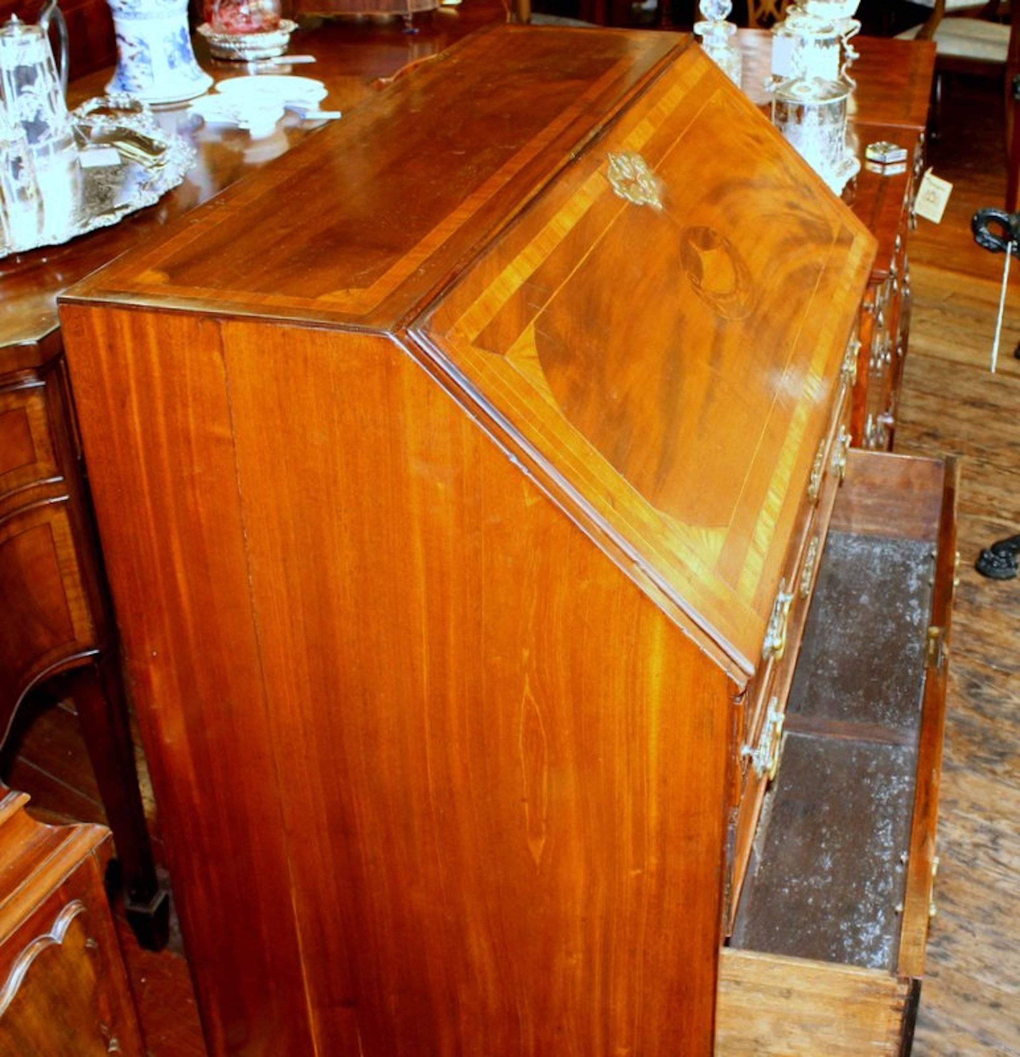 Antique English Inlaid Flame Mahogany Geo. III Chippendale Slant-Front Bureau In Excellent Condition In Charleston, SC