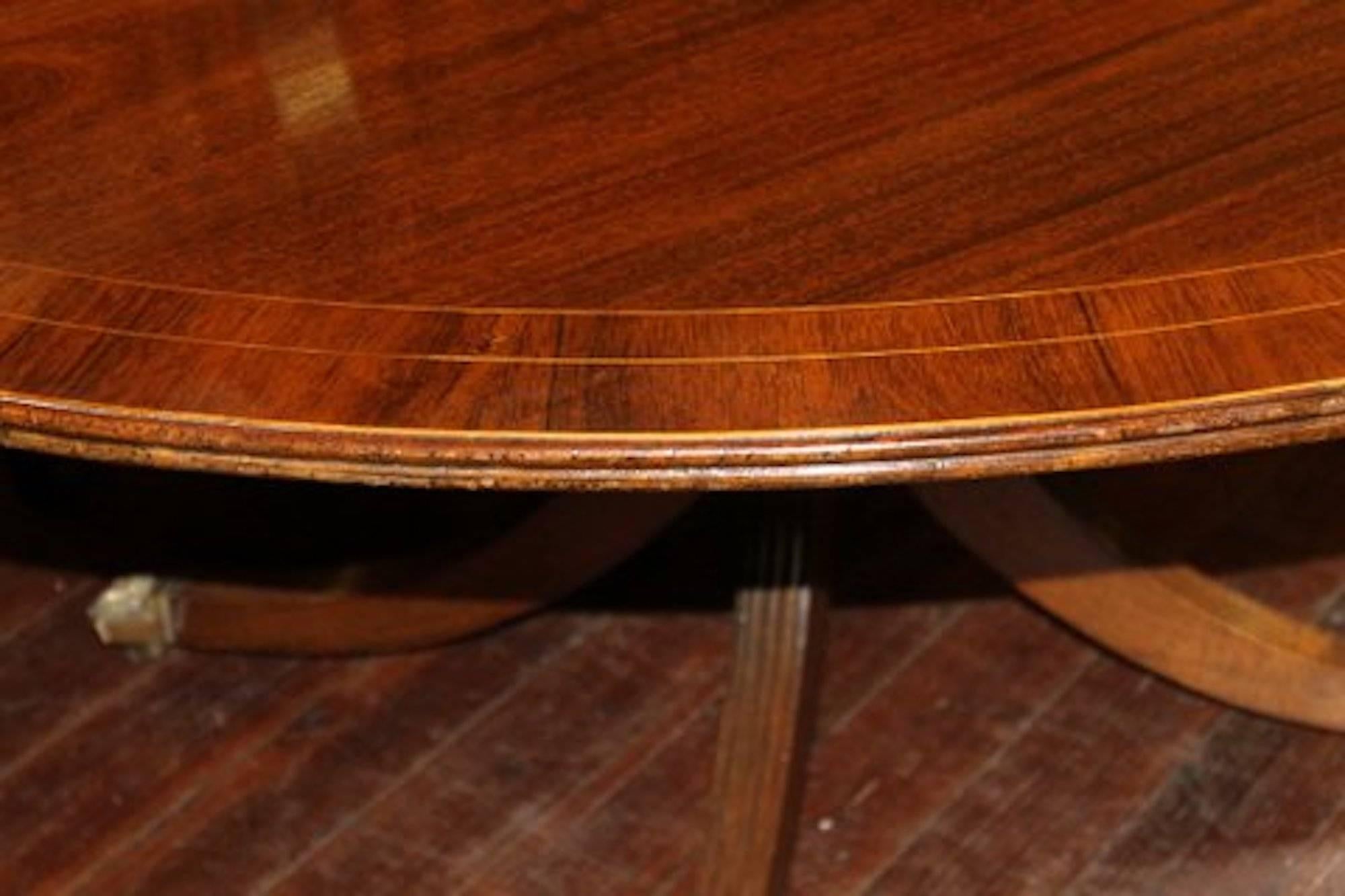 Old English Sheraton Style Inlaid Figured Solid Mahogany Circular Dining Table In Excellent Condition In CHARLESTON, SC