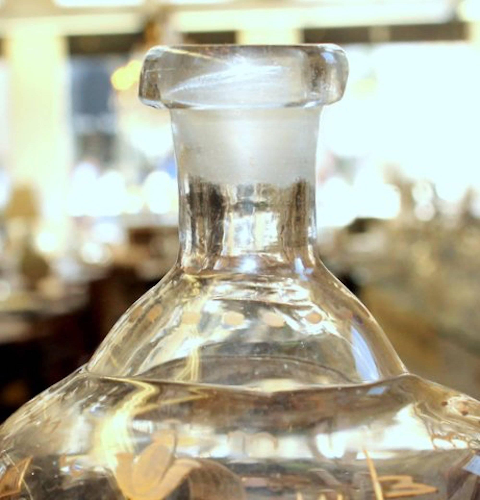 Dutch 18th Century Engraved and Gilt Glass Kuttrolf or Kluk-Kluk Decanter In Good Condition In CHARLESTON, SC