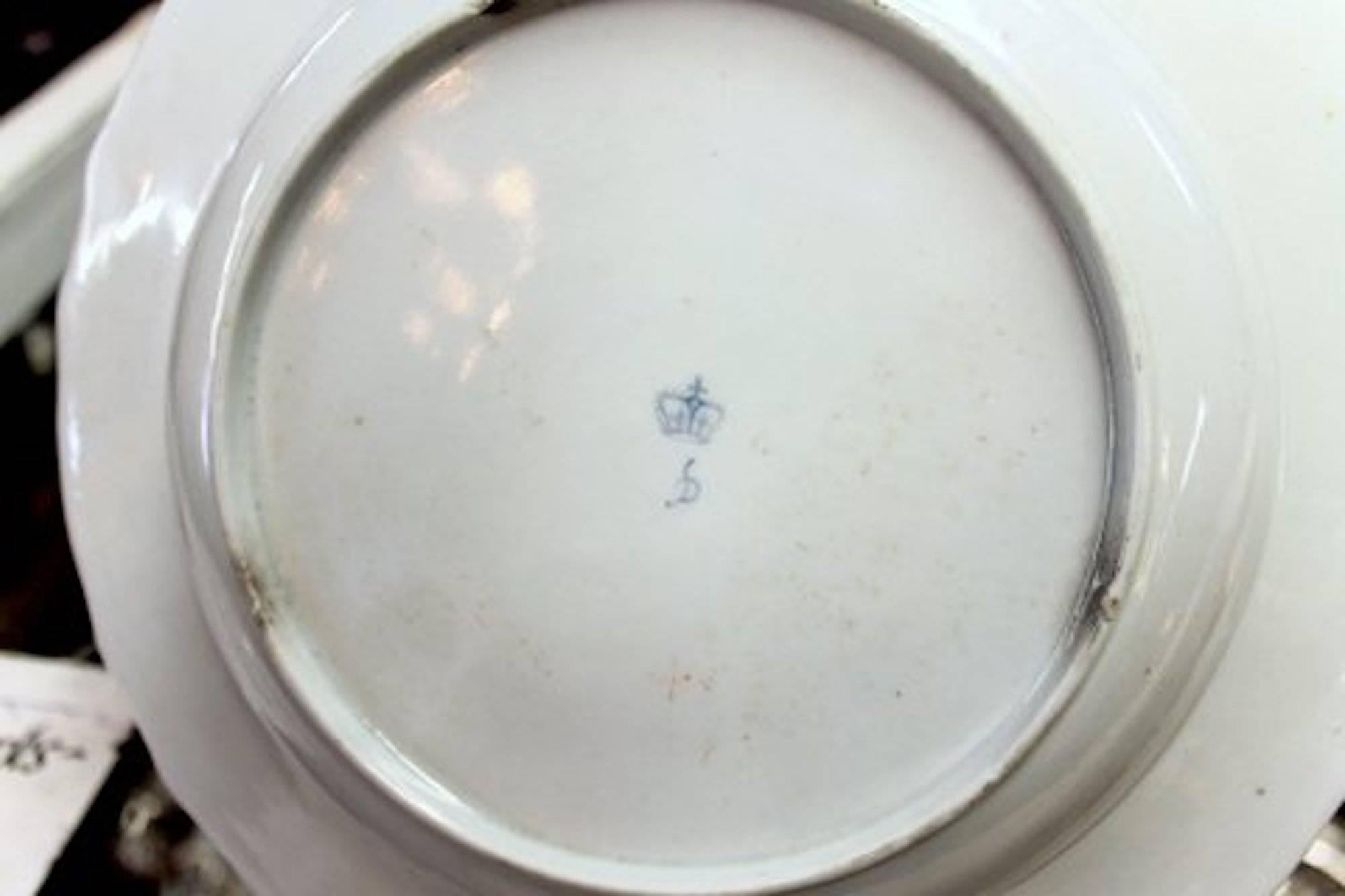 18th Century Pair of Antique English Chelsea-Derby Porcelain Neoclassical Rim Soup Plates For Sale