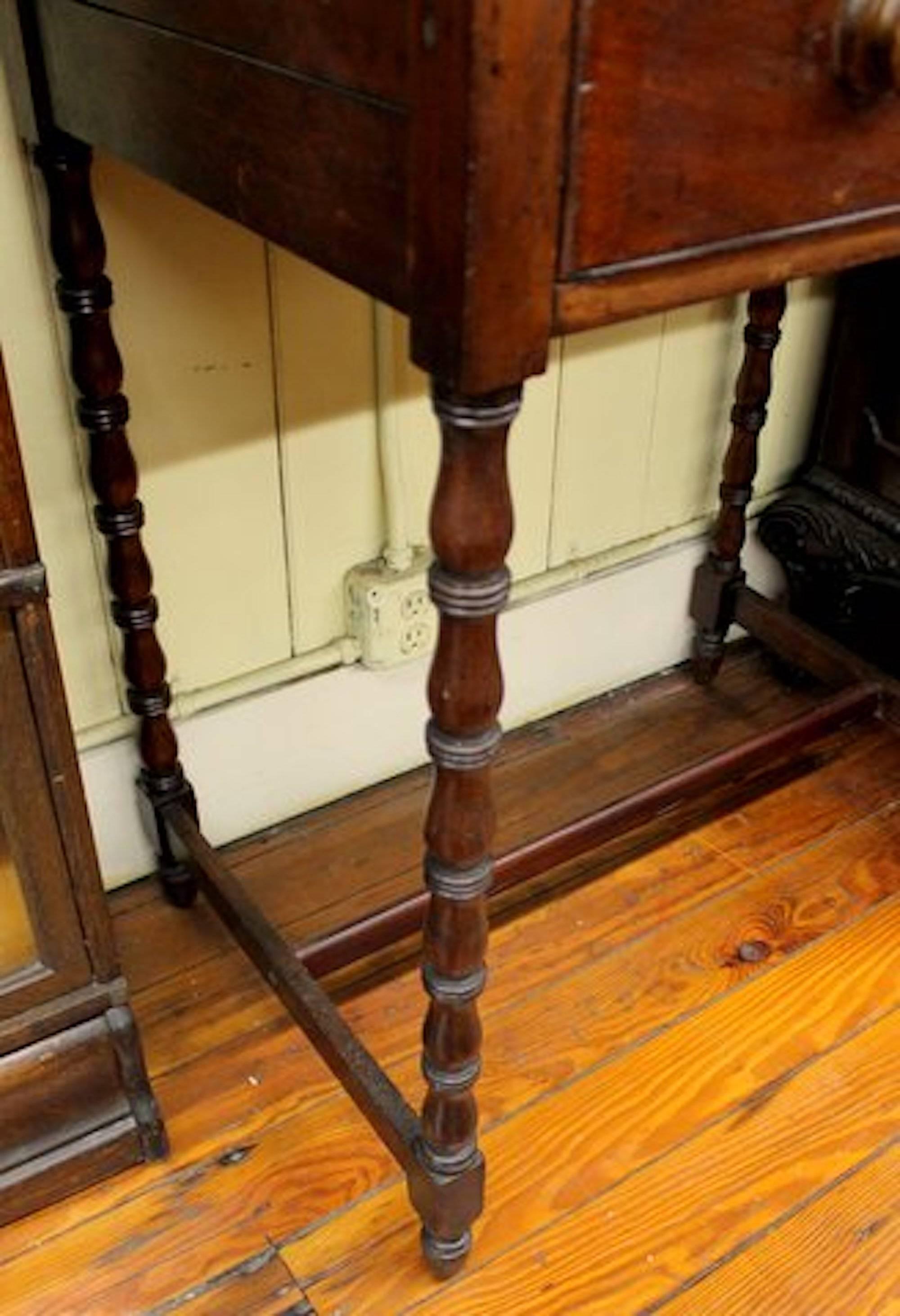 Englischer Schreibtisch oder Ständerschreibtisch aus Mahagoni im Sheraton-Stil des 19. Jahrhunderts im Angebot 7