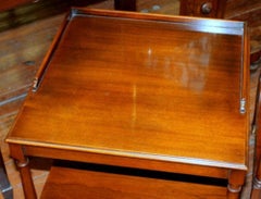 Paar alte englische Massivmahagoni-Sheraton-Stil-Stuhl-Seitentische von Rackstraw