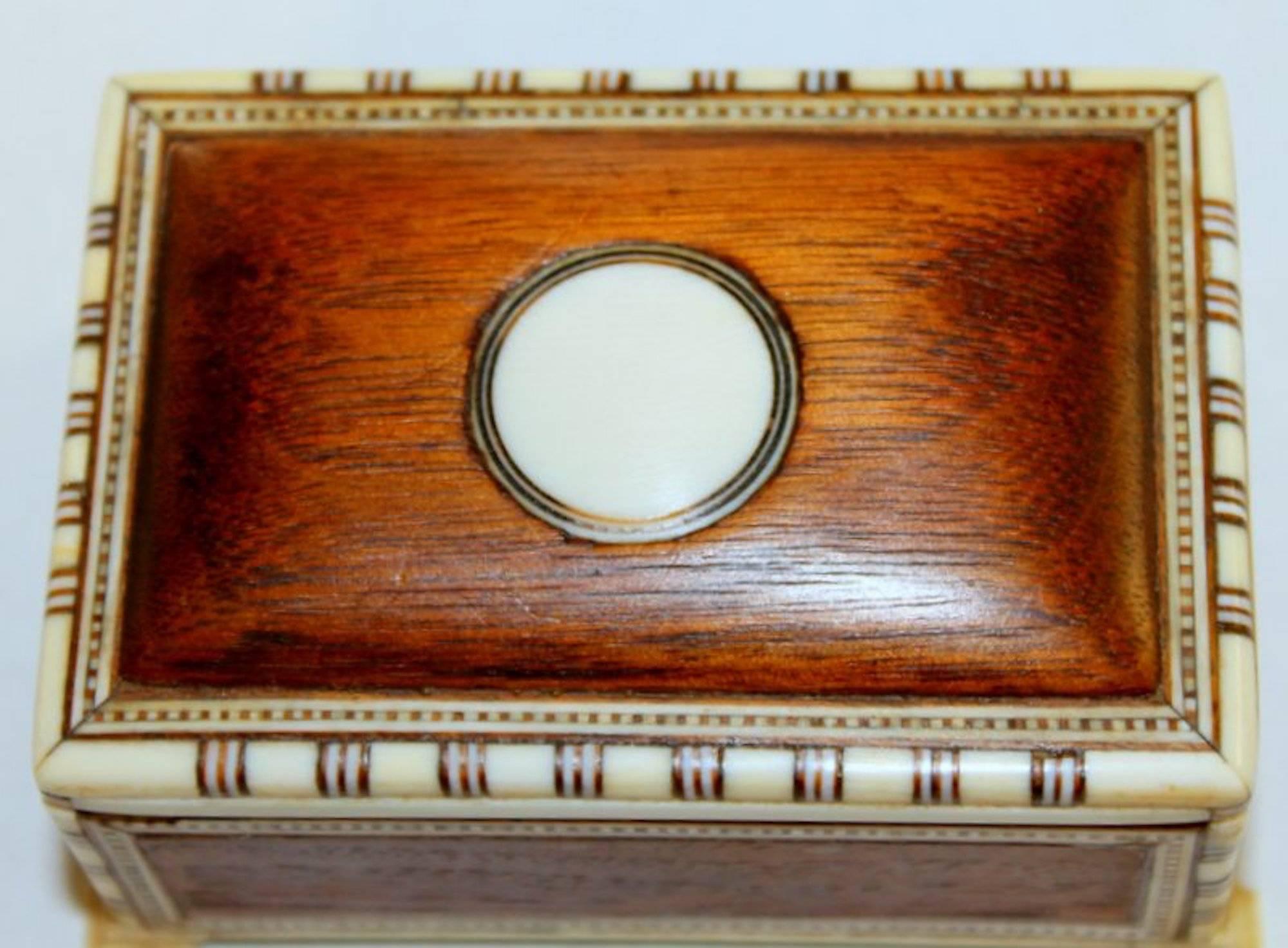 Antique Anglo-Indian Bone and Mahogany Domed Top Footed Ring Box For Sale 2