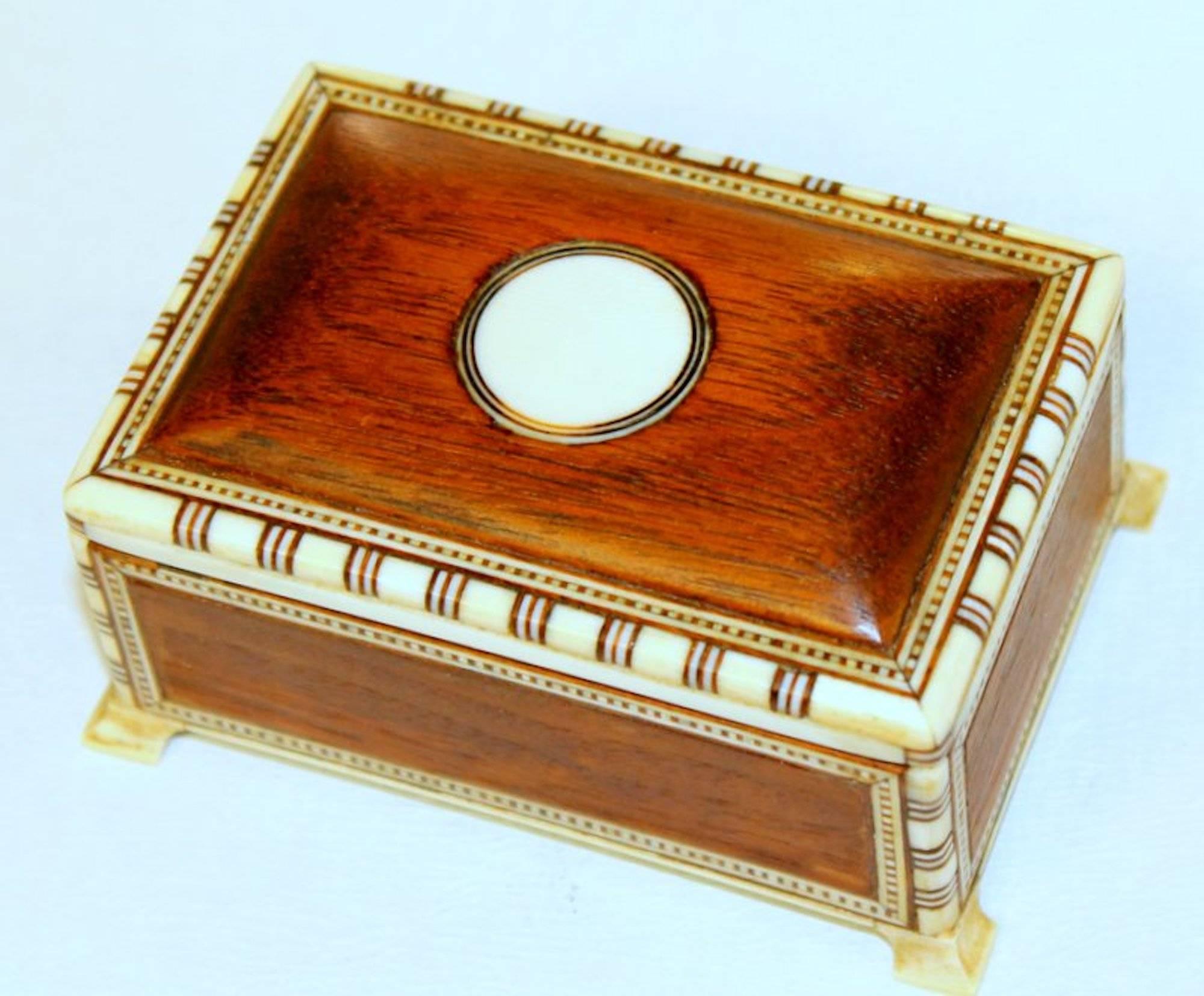 Antique Anglo-Indian Bone and Mahogany Domed Top Footed Ring Box For Sale 3