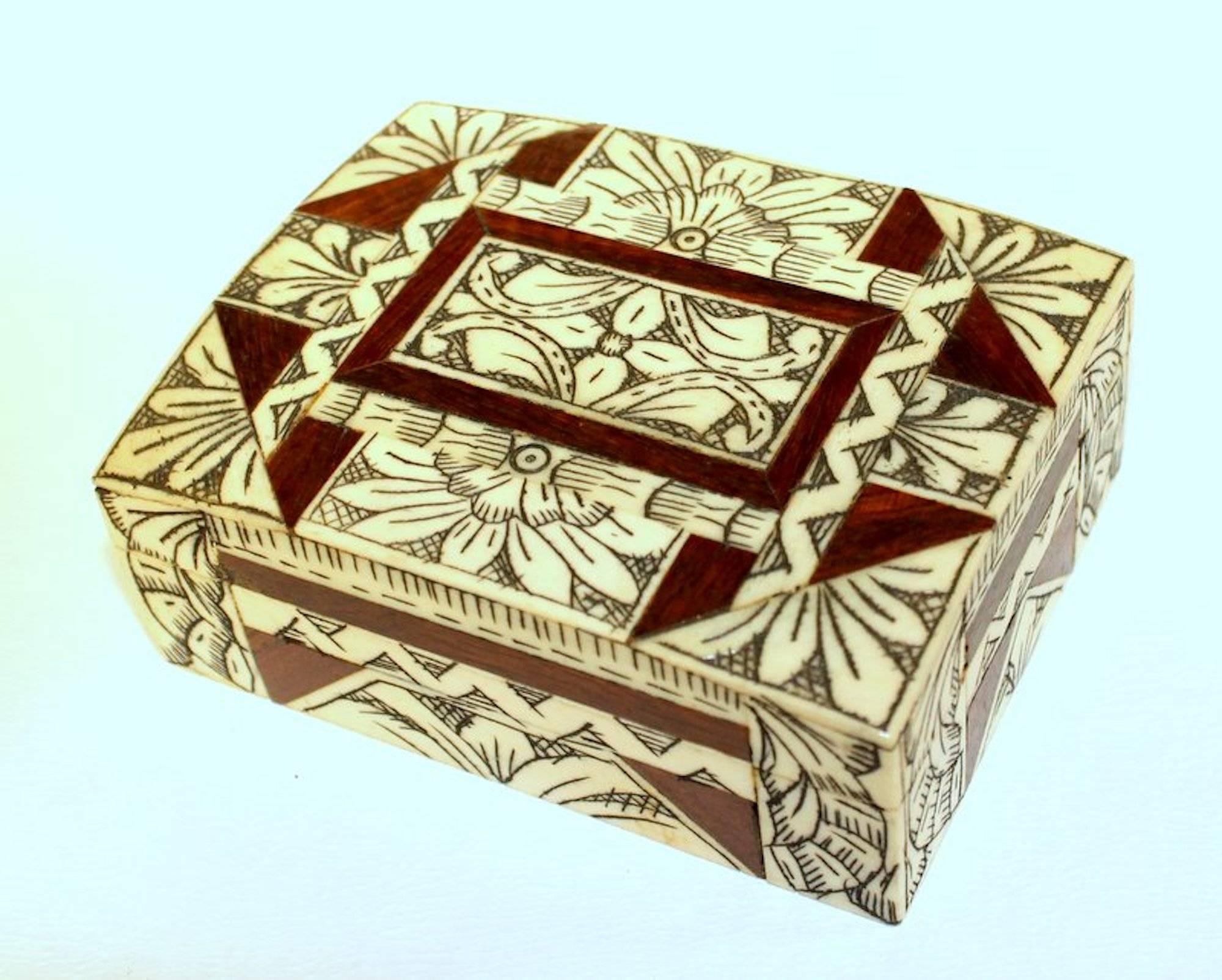Old Anglo-Indian Carved Bone, Rosewood and Mahogany Hinged Box In Excellent Condition In CHARLESTON, SC
