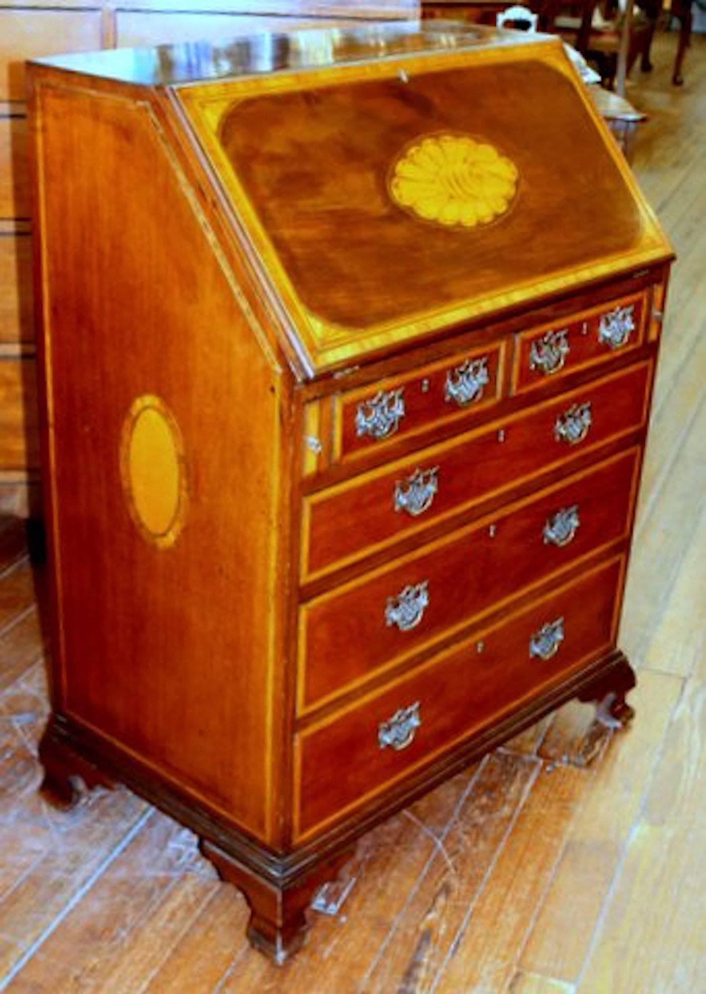 Antique English Inlaid Figured Mahogany Georgian Style Small Slant-Front Bureau In Good Condition For Sale In Charleston, SC