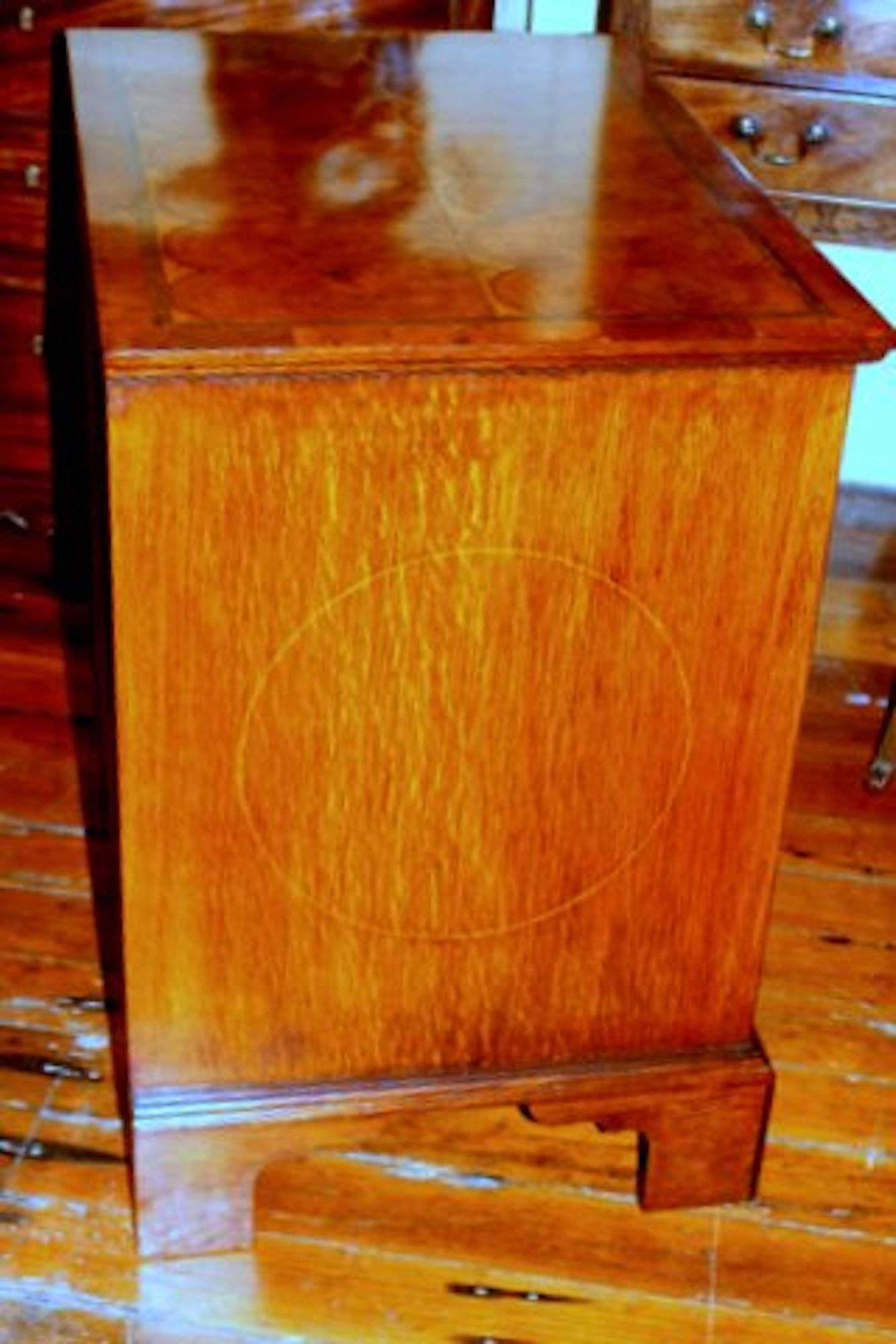 Pair of Antique English Yew Oyster Veneer Queen Anne Revival Bachelor's Chests In Excellent Condition In Charleston, SC