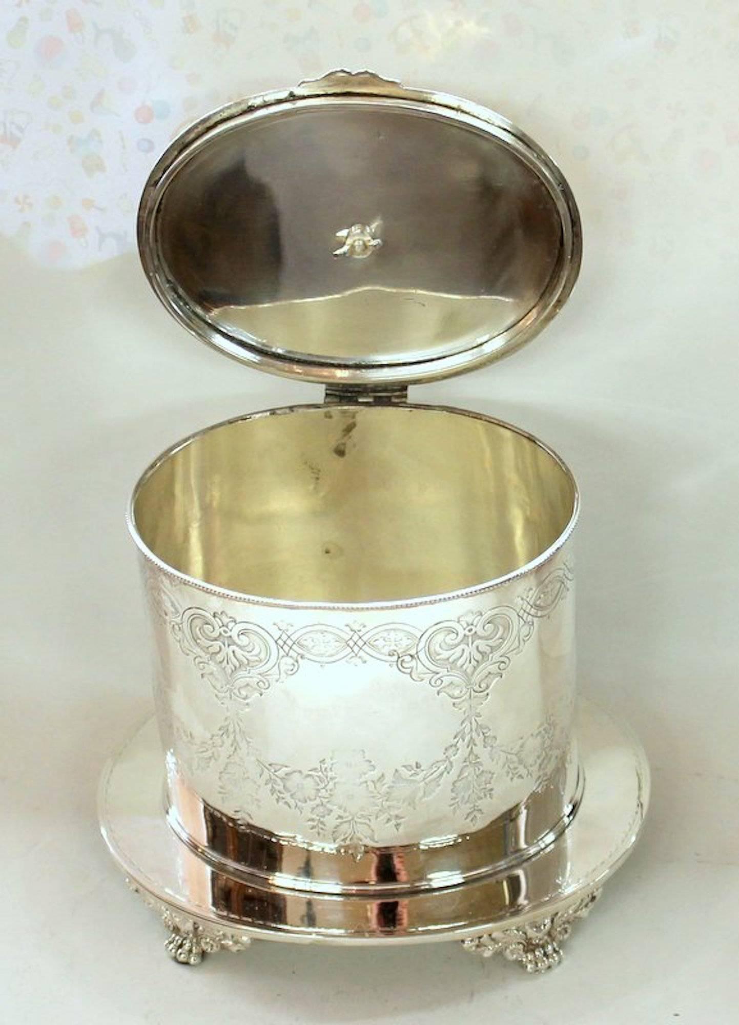 Antique English Sheffield Silver Plate Oval Biscuit Box, John Wigfall & Co. In Excellent Condition In Charleston, SC