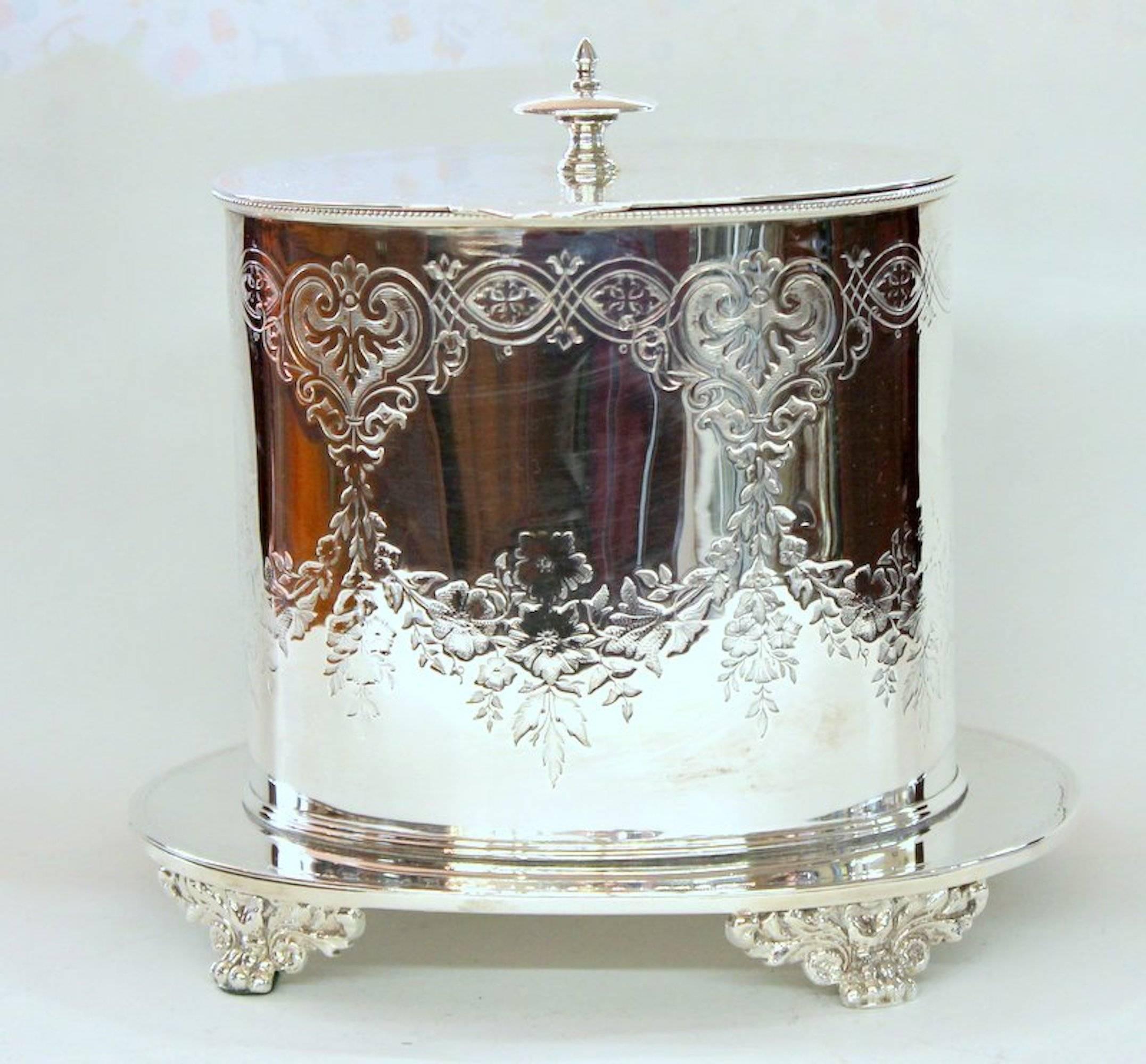 Great quality hand engraved and flat chased oval biscuit box

Maker: John Wigfall & Co. 
-Sheffield-

Pristine condition.