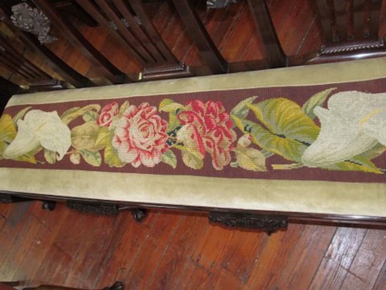Antique Irish Chippendale George II Style Mahogany Triple Chairback Settee In Excellent Condition In CHARLESTON, SC