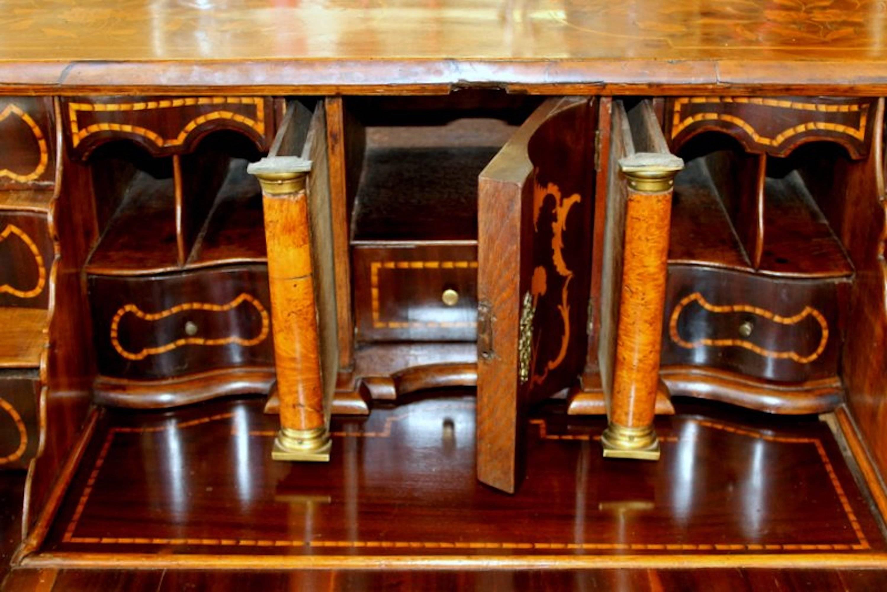 Antique 18th Century Dutch Marquetry Inlaid Burr Walnut Bombe Slope-Front Bureau In Good Condition For Sale In Charleston, SC