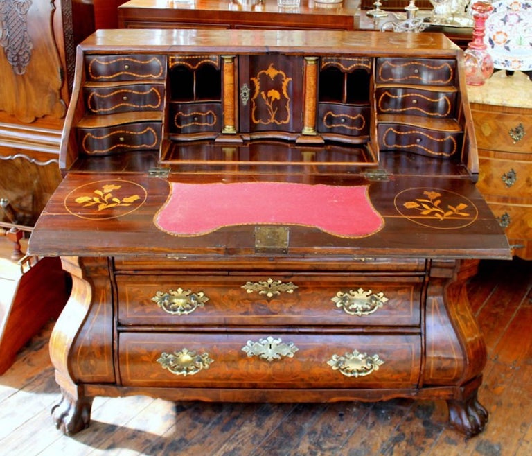 Antique 18th Century Dutch Marquetry Inlaid Burr Walnut Bombe Slope-Front Bureau For Sale 5