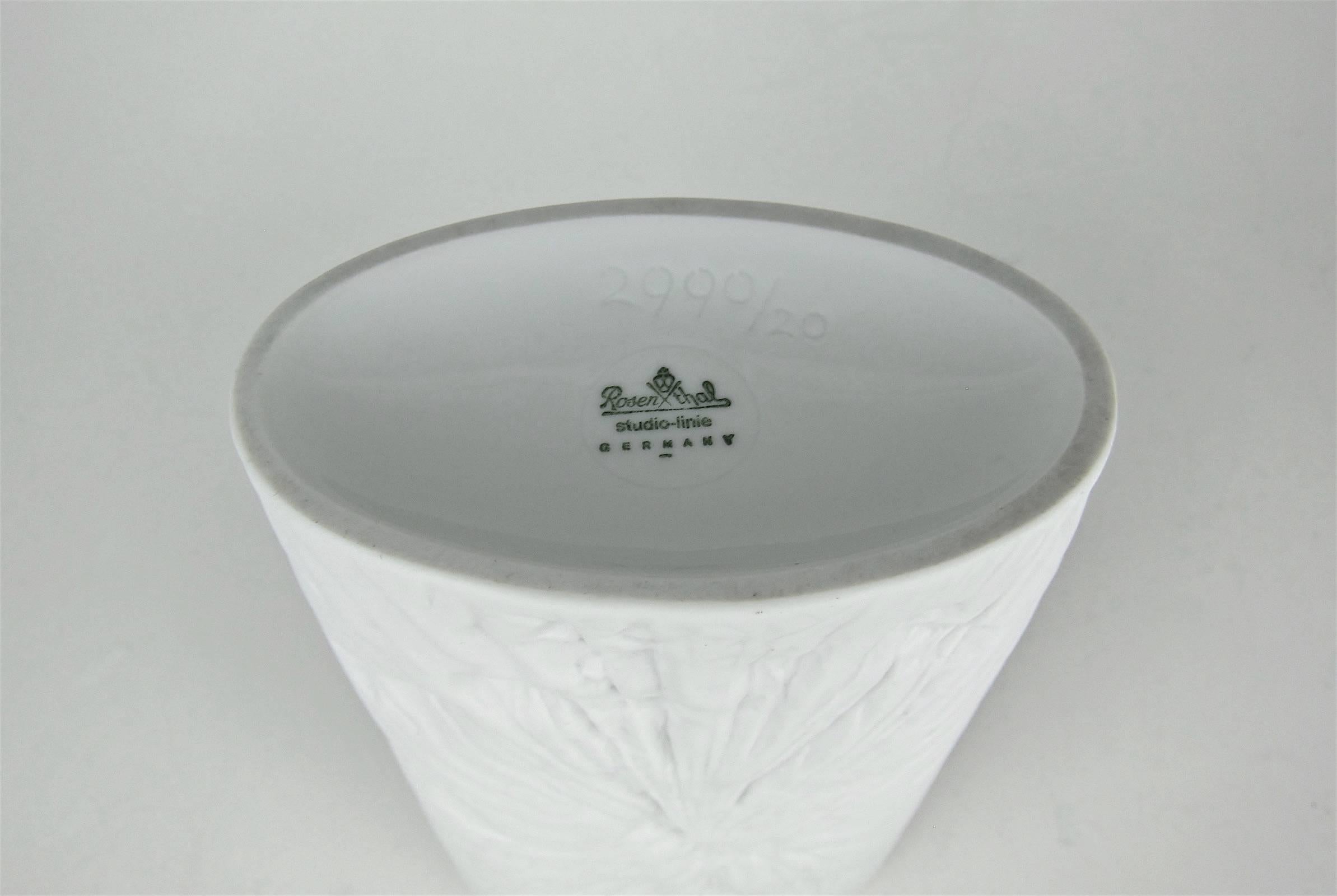 German Midcentury Op Art White Porcelain Vase by Martin Freyer for Rosenthal