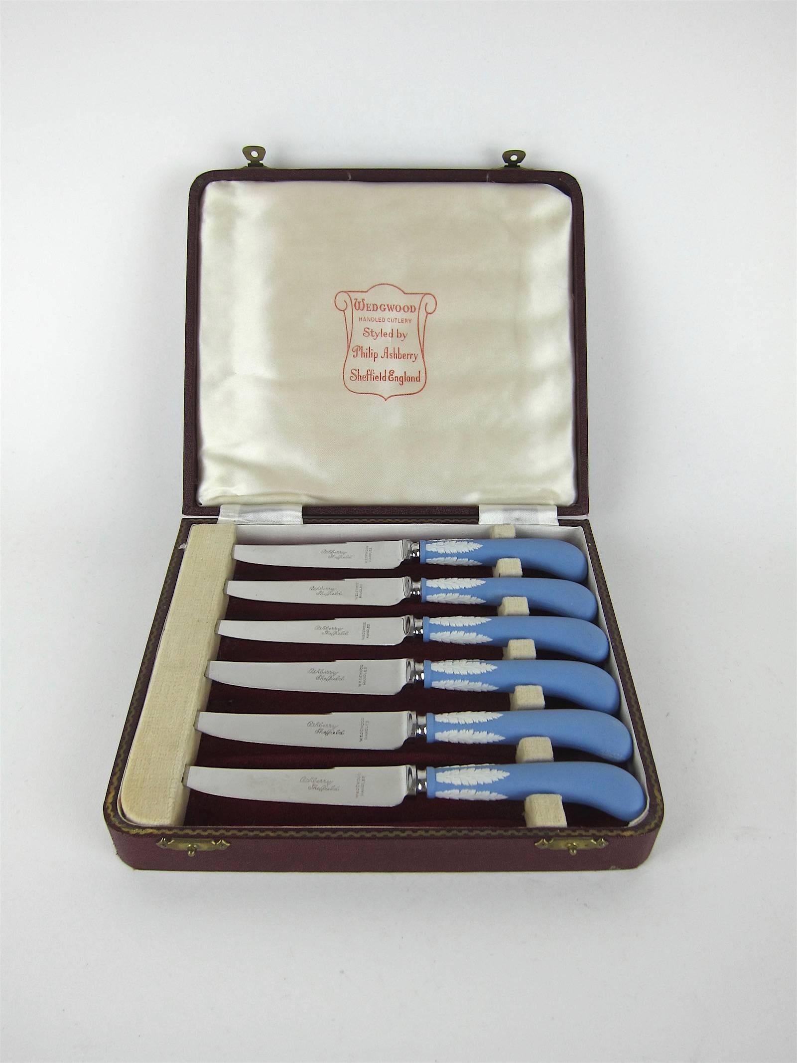 A handsome set of six vintage knives in their original fitted box styled by metalware manufacturer Philip Ashberry & Sons of Sheffield, England, circa 1950s. The pistol-shaped handles are of solid pale blue jasper decorated with neoclassical