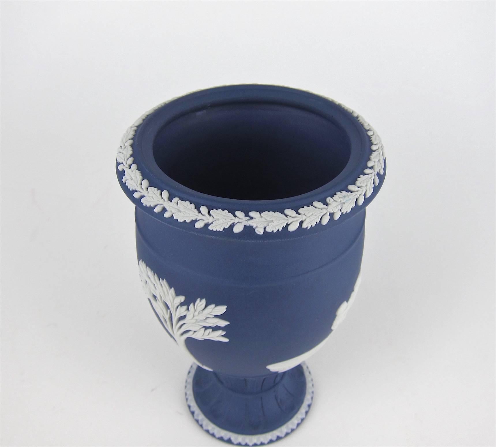 Wedgwood Classical Covered Urn in White on Portland Blue Jasper Ware In Good Condition In Los Angeles, CA