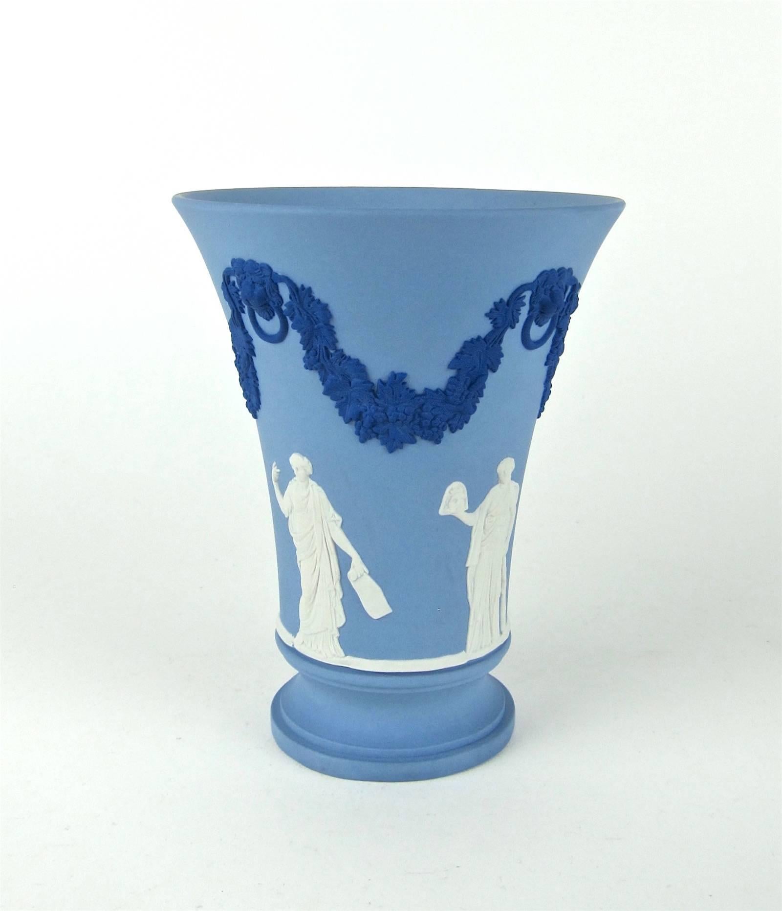 Neoclassical Vase in Tri-Color Jasper Ware Signed by Lord Wedgwood In Good Condition In Los Angeles, CA