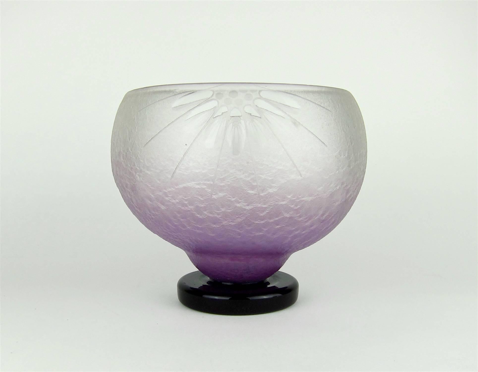 A large and spherical Art Deco vase raised on a circular slab foot by Schneider Art Glass of France, circa 1928. The thick walled and textured design resembles melting ice with a wheel-cut sunburst pattern radiating outward from the upper rim. The