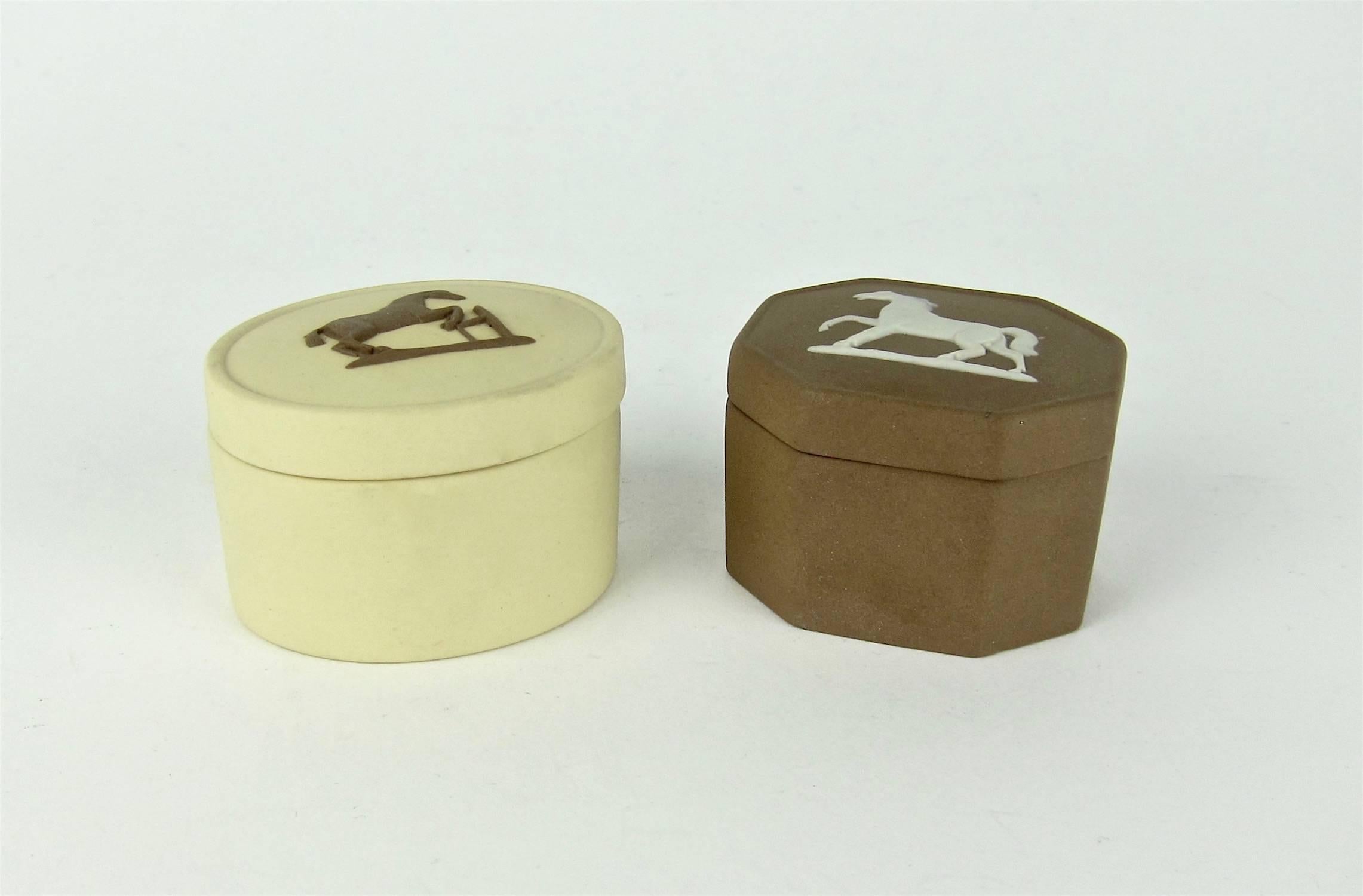 Two Wedgwood George Stubbs Equestrian Jasper Boxes In Good Condition In Los Angeles, CA