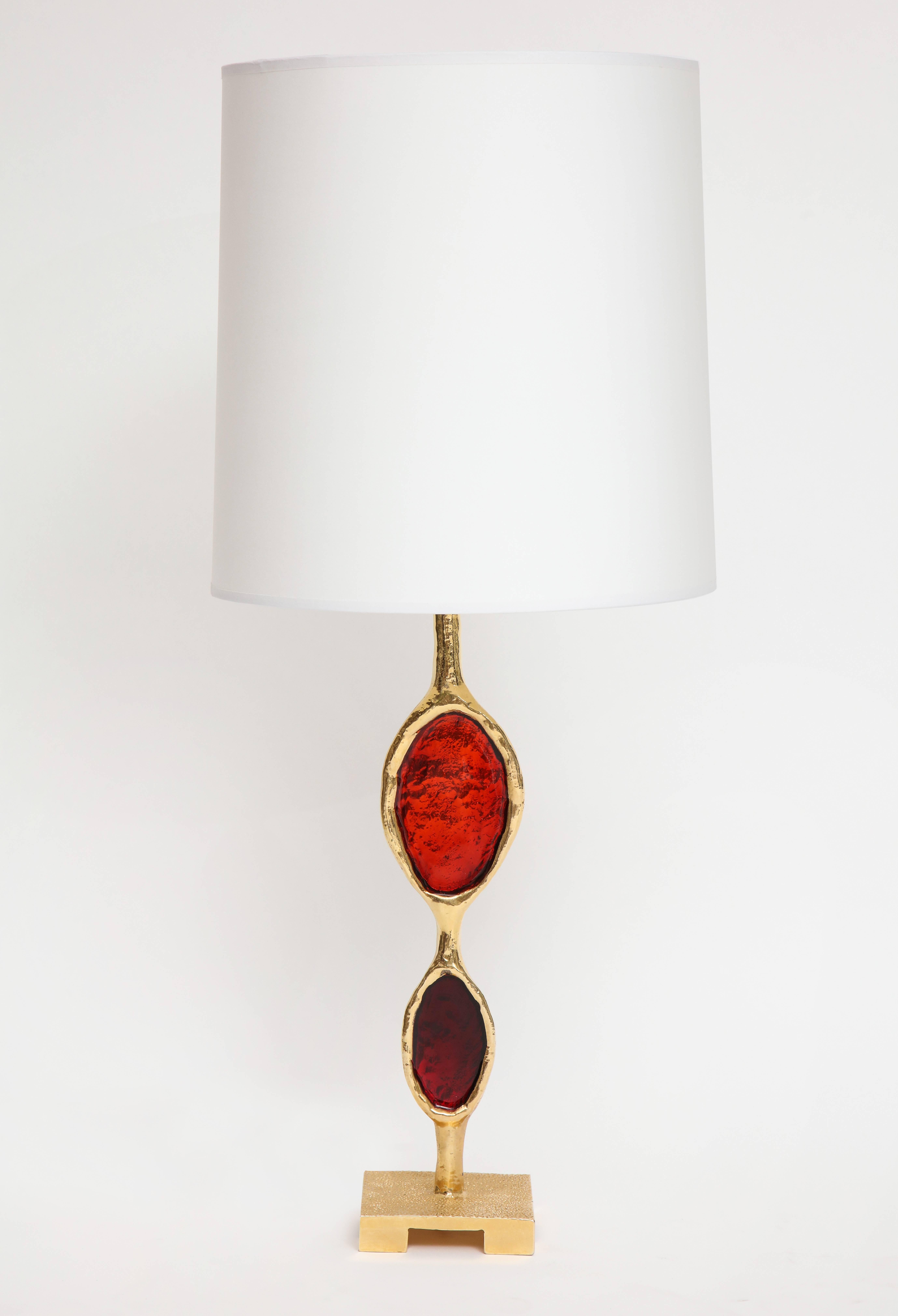 Fondica bronze table lamp with enameled red jewel sections, 1980s, France

Heavy and lovely red table lamp. Made by Fondica France. Enameled jewel red sections and bronze and gold base. Shown with paper shade.