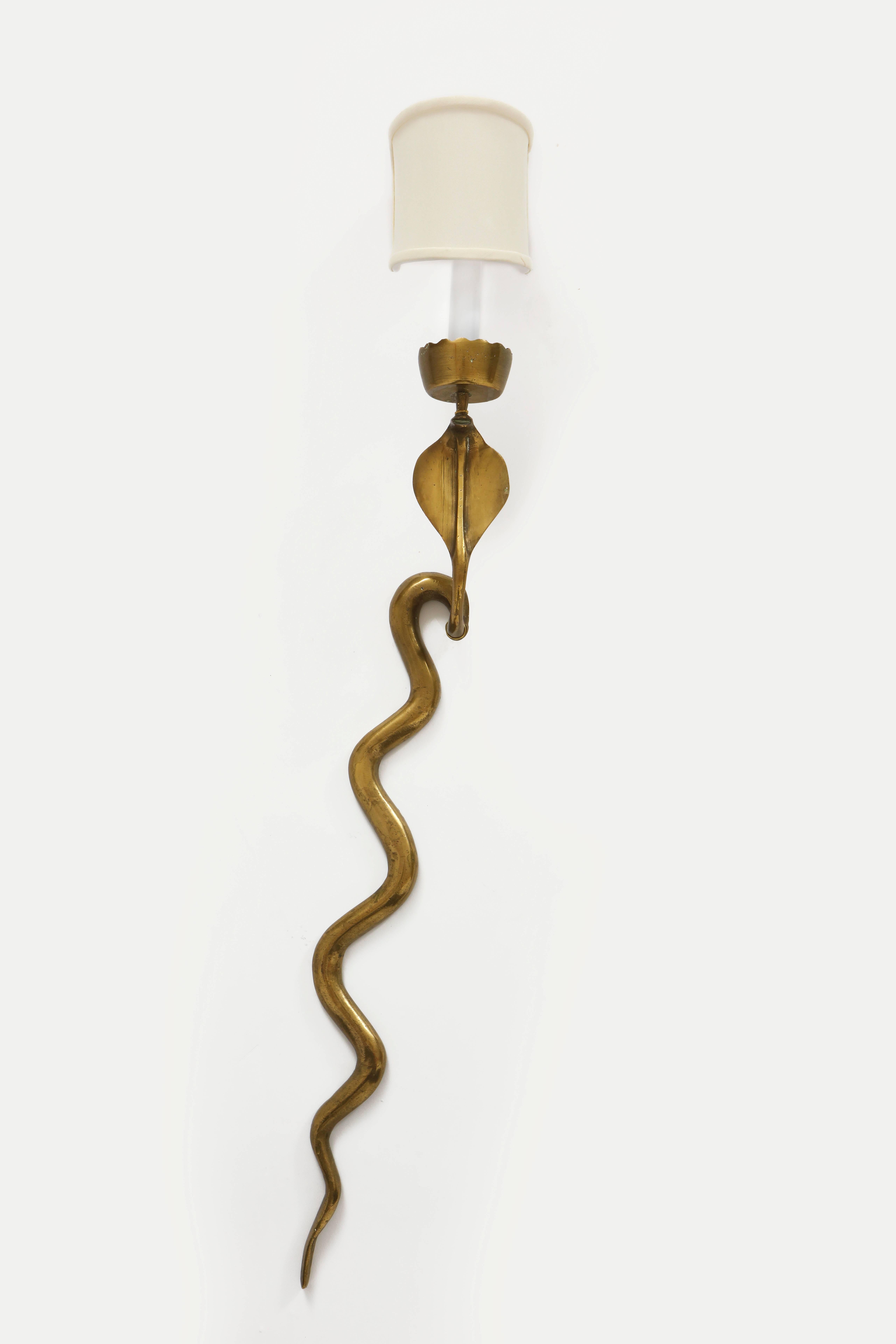 20ième siècle Appliques en bronze en forme de serpent cobra avec abat-jour en soie, milieu du siècle, 1970, France