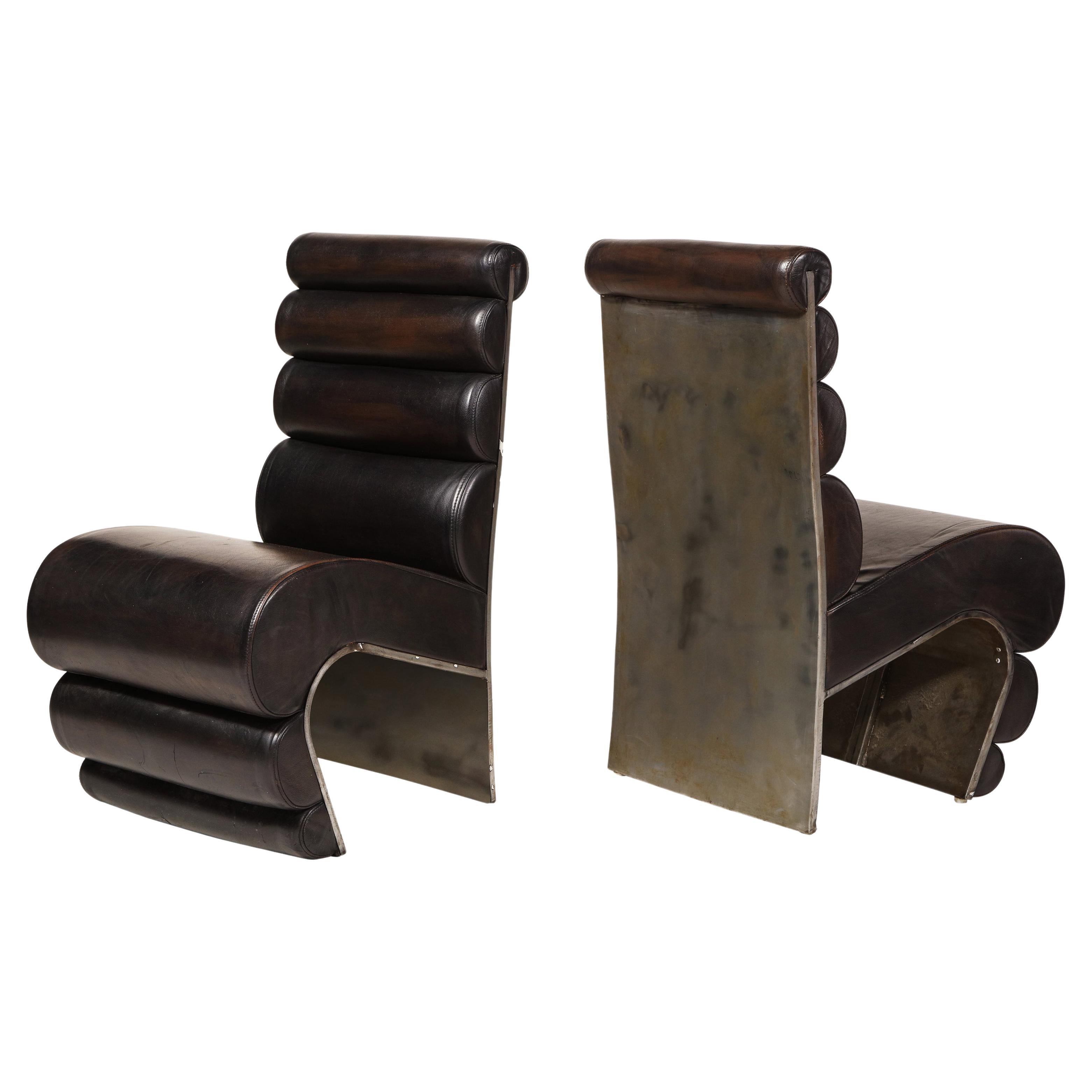 Paire de chaises postmodernes sculpturales françaises en acier et cuir marron, années 1980, France en vente