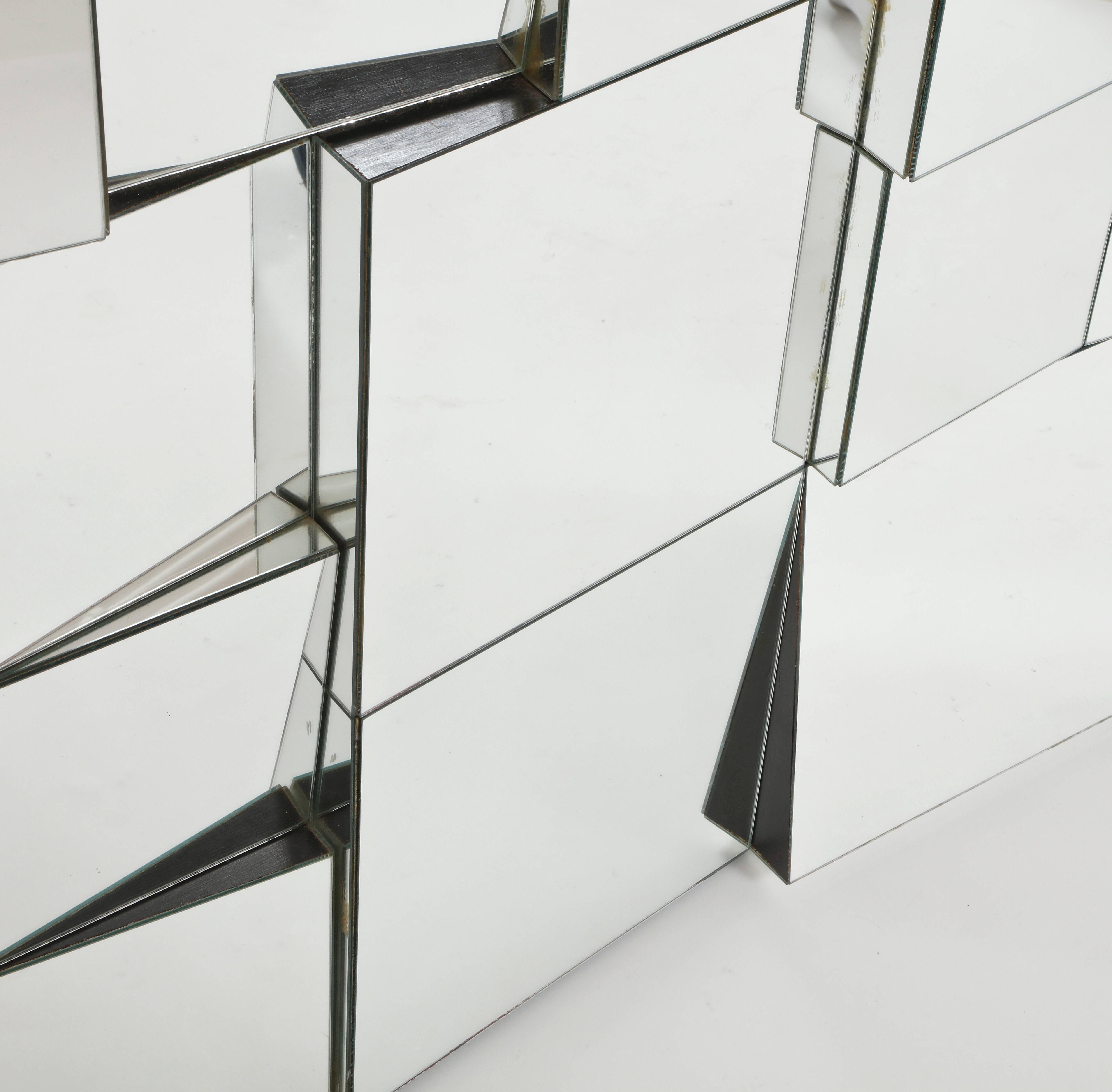 Neal small slopes mirror vintage wall mirror, 1970s.

Beautiful iconic 