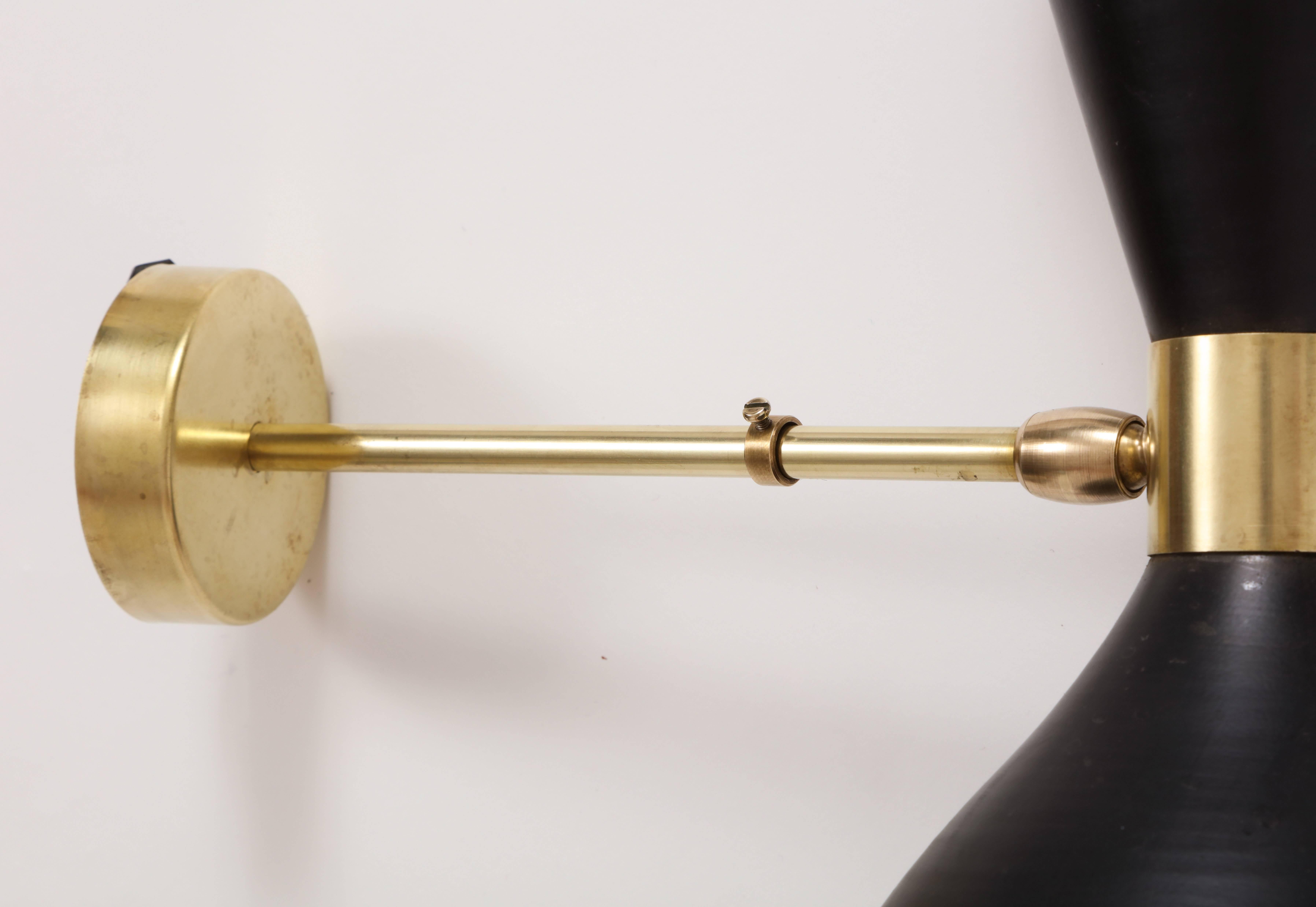 Stilnovo Style Diablo Brass Black Midcentury Italian Wall Light Sconces, 1950 In Good Condition In New York, NY