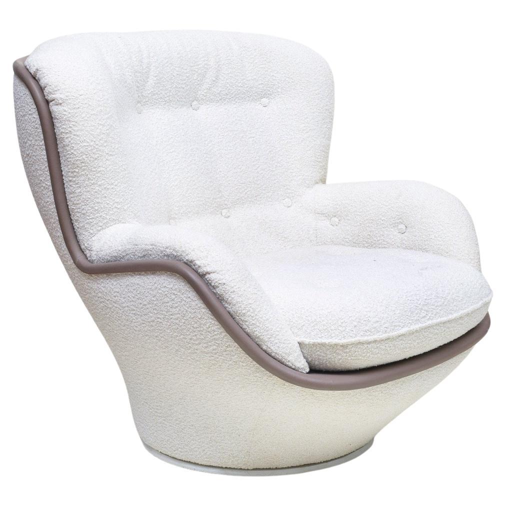 Karate Airborne, Michel Cadestin White Boucle Fiberglass Chair, France, 1970s