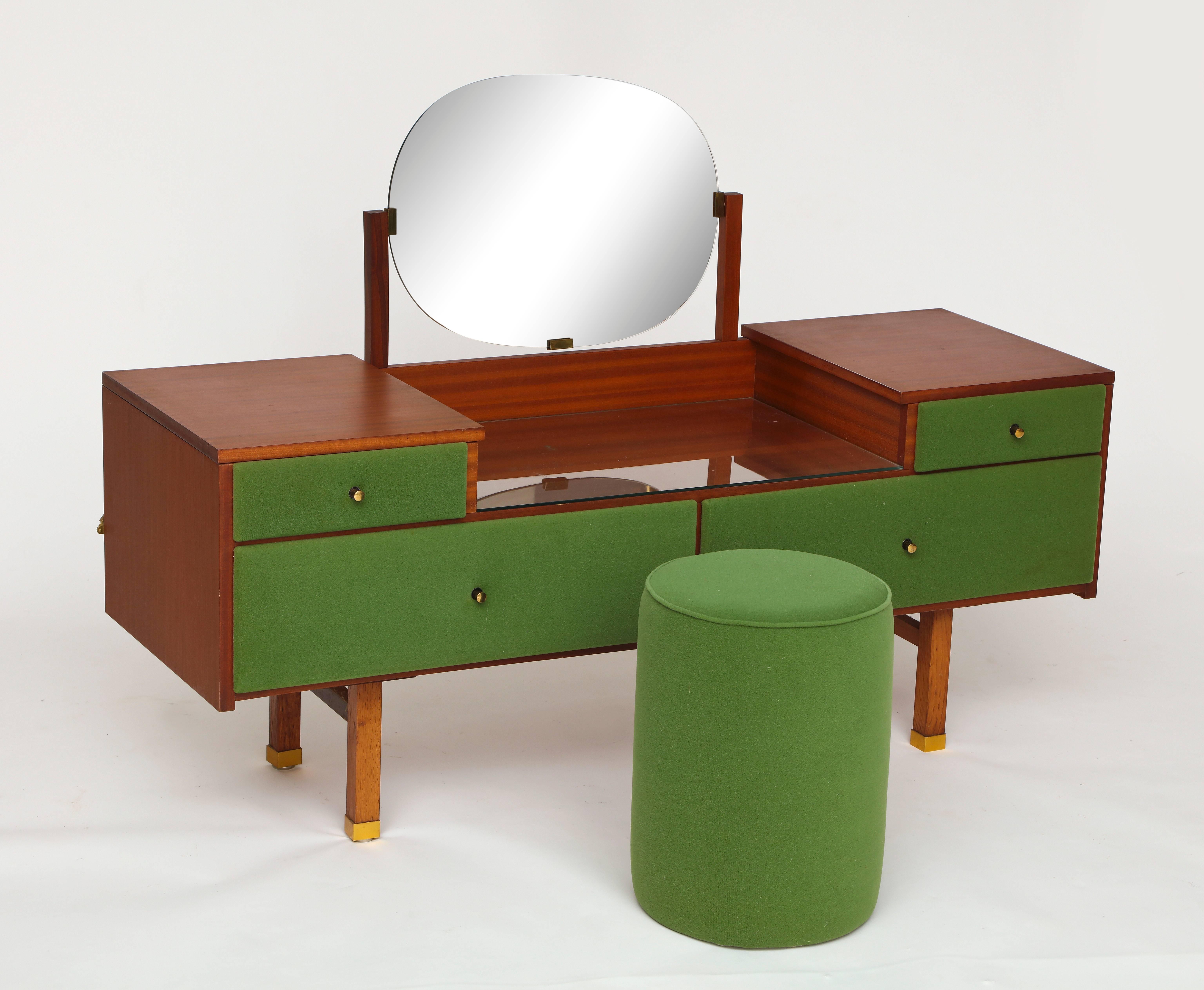 Roger Landault Green  Vanity and Chair, Modernist, France Mid Century 1950

Beautiful Vanity in fantastic vintage condition with Green fabric and brass detailing to the legs.

Vanity: L 145cm x W 61.5cm x H 50cm.

Chair: 46cm x 32cm.