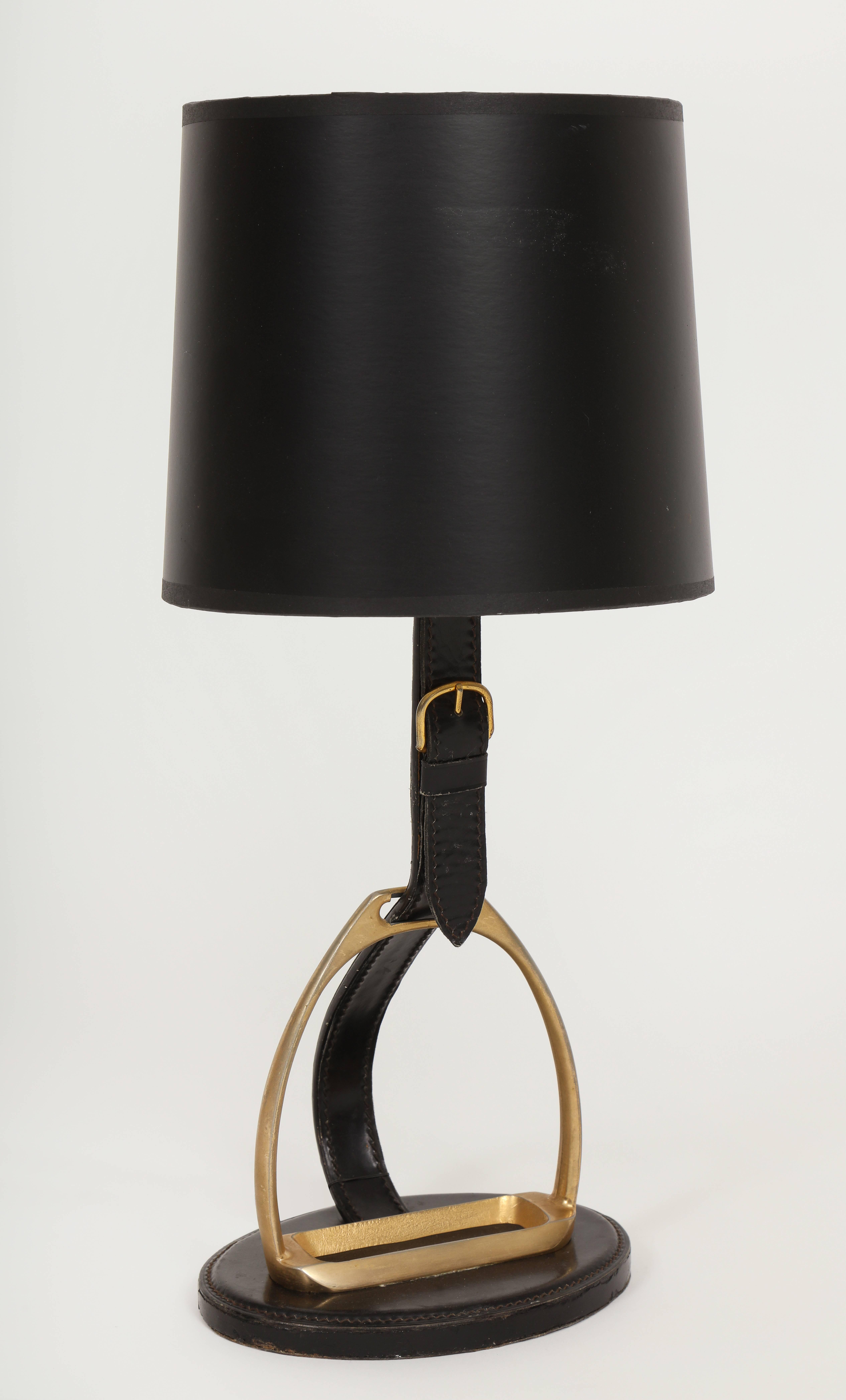 Longchamp Equestrian Mid-Century brass leather horse buckle lamp, 1950s, France.

Measures: 20.25 height,
12 inches wide,
9 inches diameter.