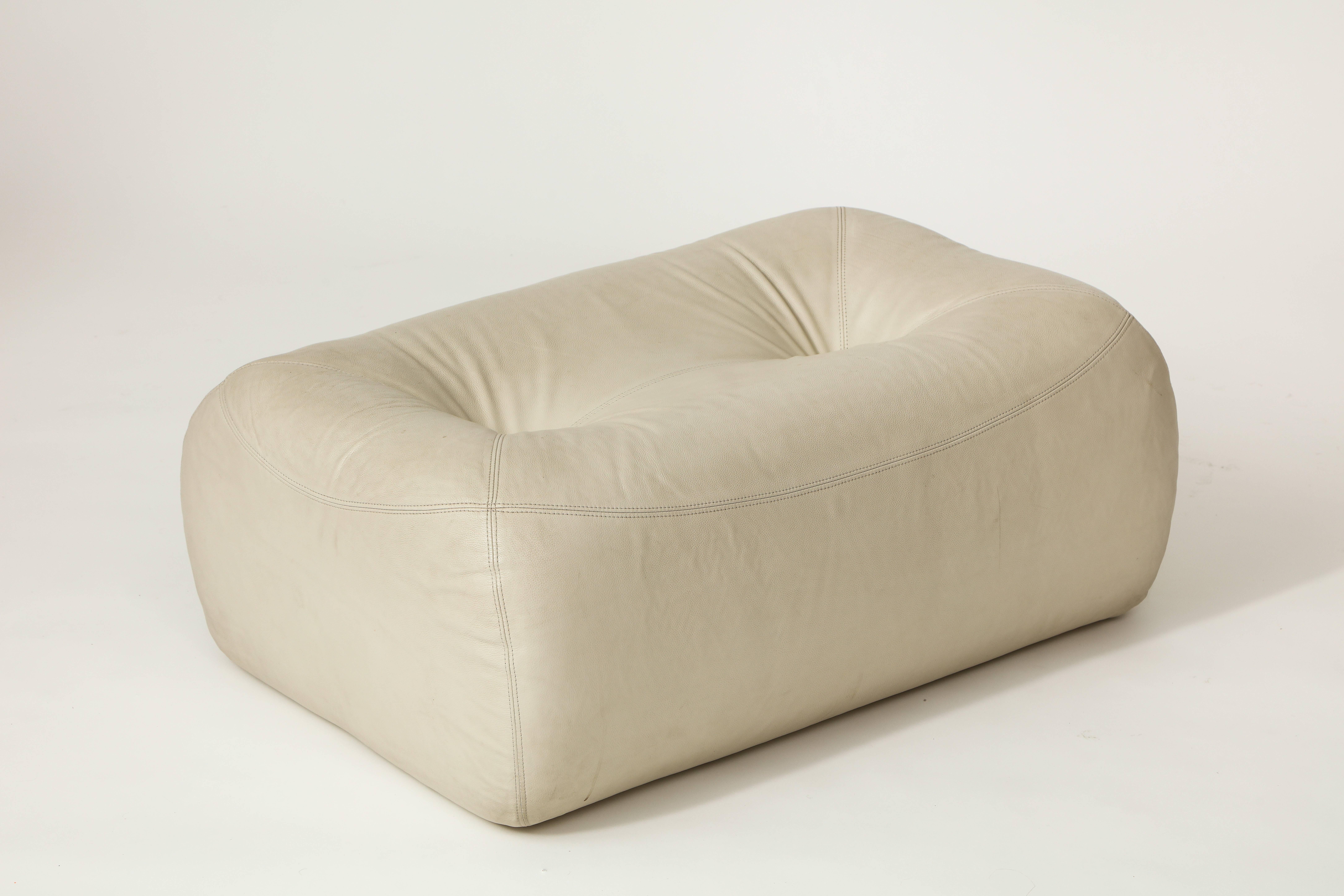 Ligne Roset Vintage White Leather Set Michel Ducaroy Kali Chair Sofa, 1970 In Good Condition In New York, NY