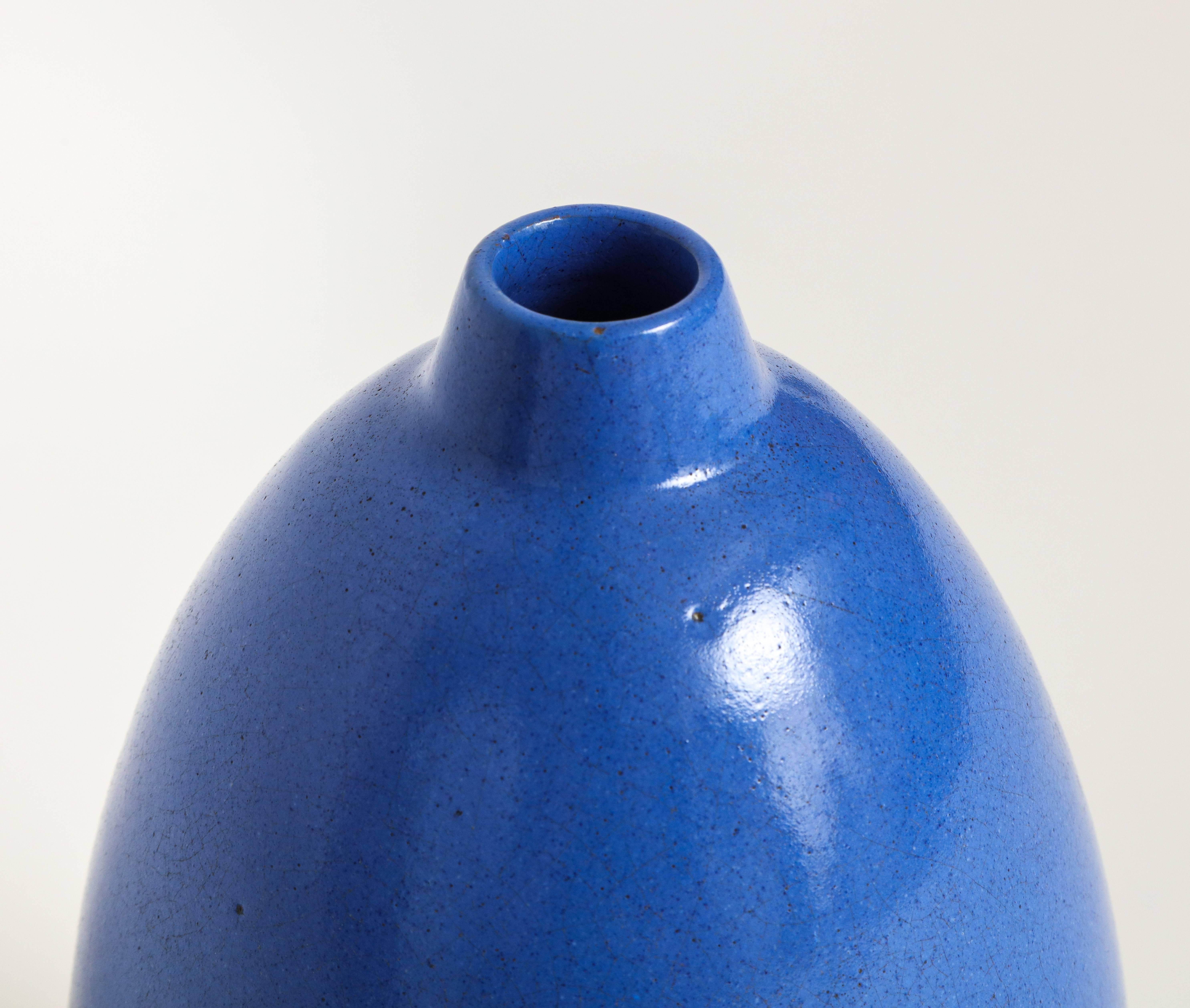 Art déco Vase en céramique bleu violet Primavera, France, années 1930 en vente