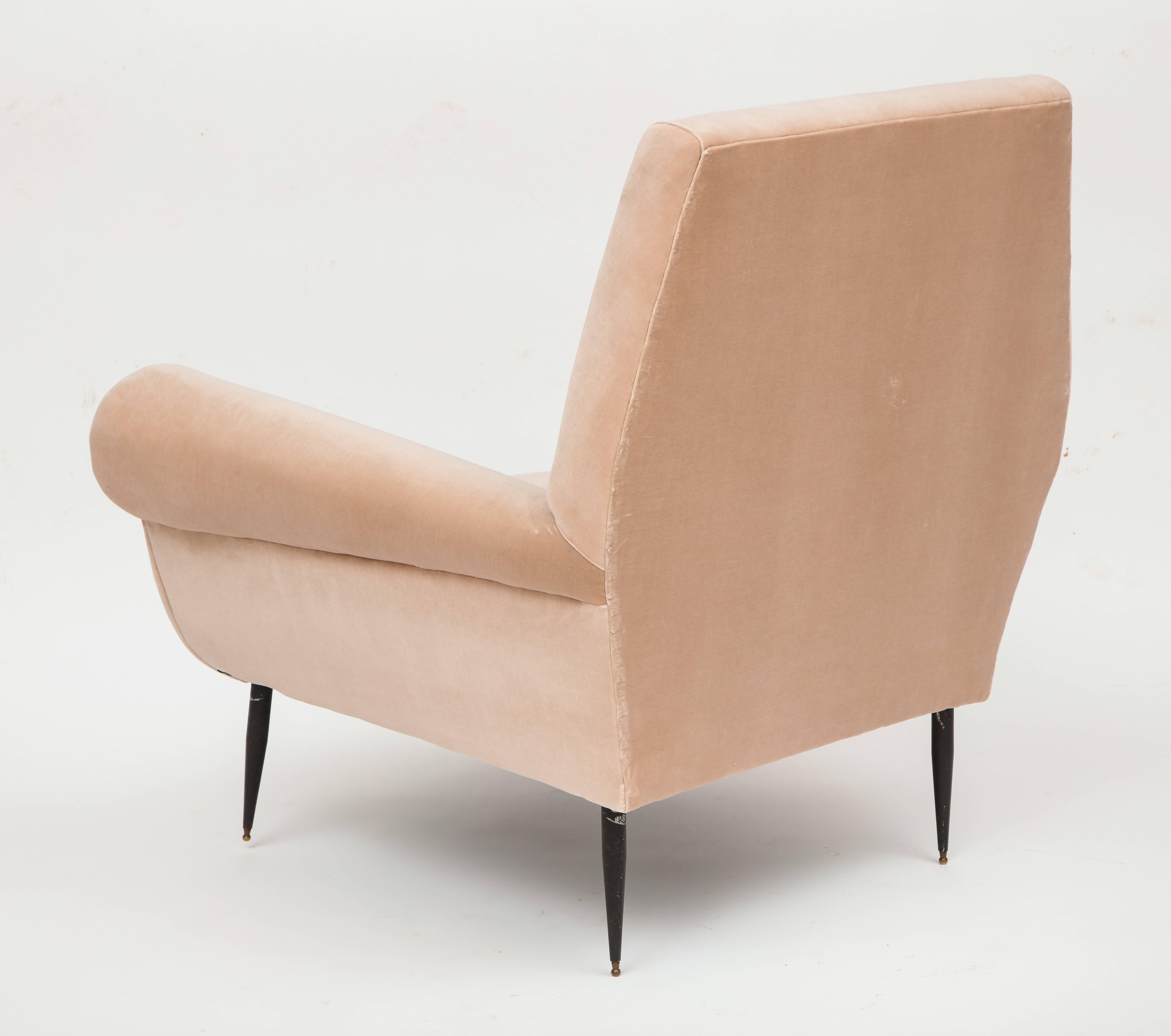 Pair of Pink Beige Velvet Italian Lounge Chairs Metal Legs, Mid-Century, 1950s In Good Condition In New York, NY