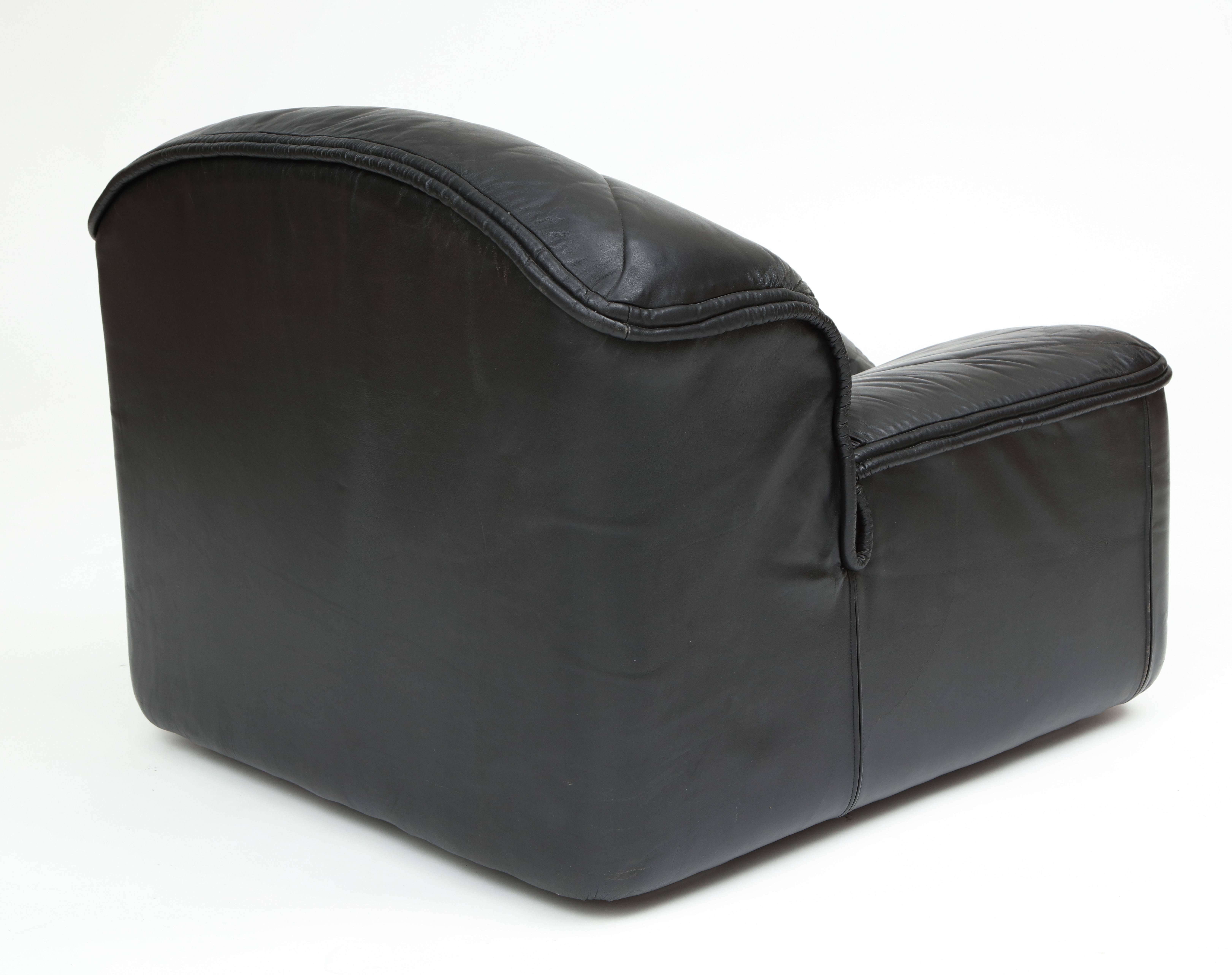 i4 Mariani Pace Postmodern Black Leather Pair of Lounge Chairs, 1970s-1980s In Good Condition In New York, NY