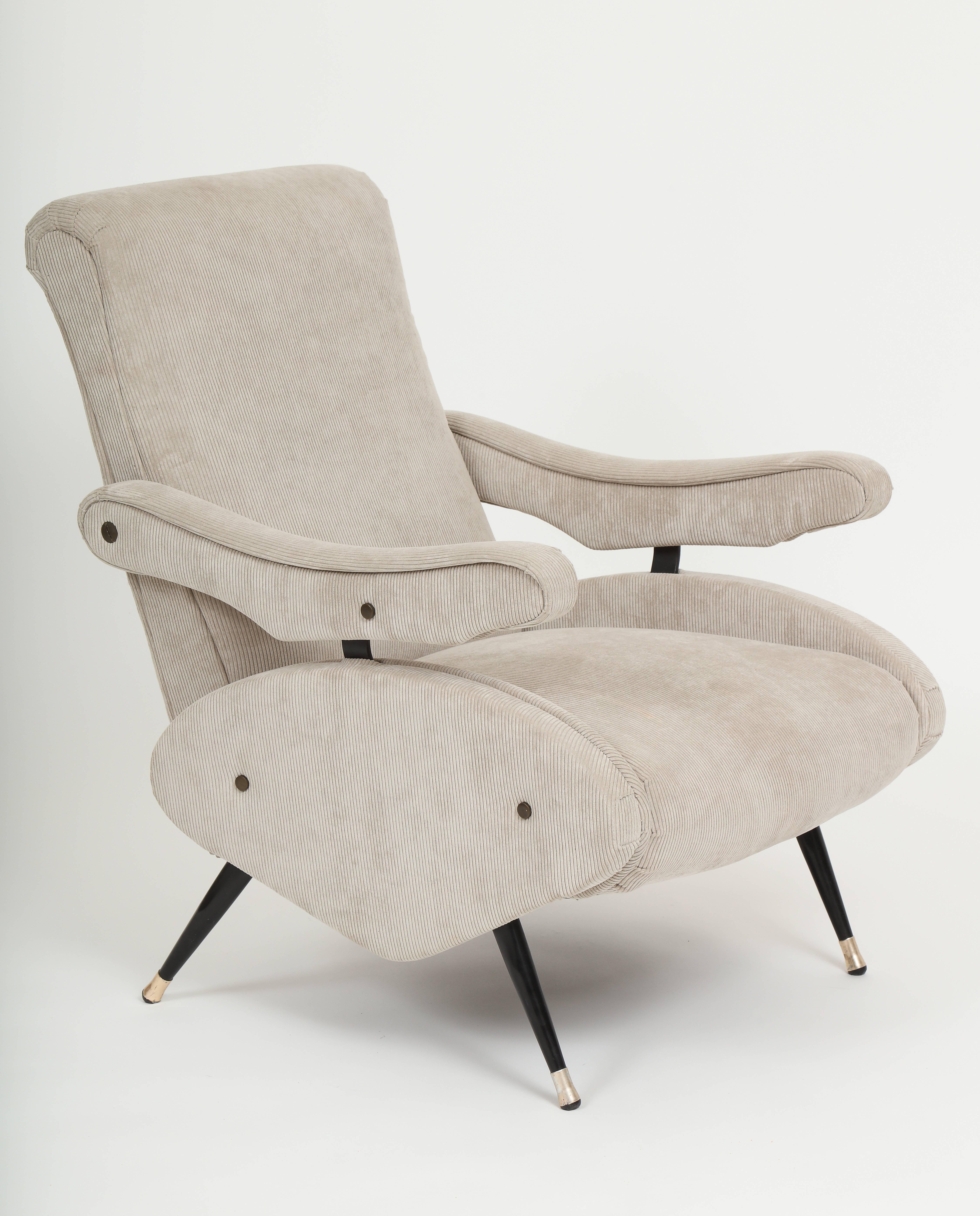 Italian reclining Zanuso style grey corduroy pair lounge chairs, Mid-Century

Beautiful architectural chairs. Very comfortable. Italy, 1950s-1960s. Recline in two positions.
Reupholstered in a light grey corduroy velvet fabric. Legs are metal and