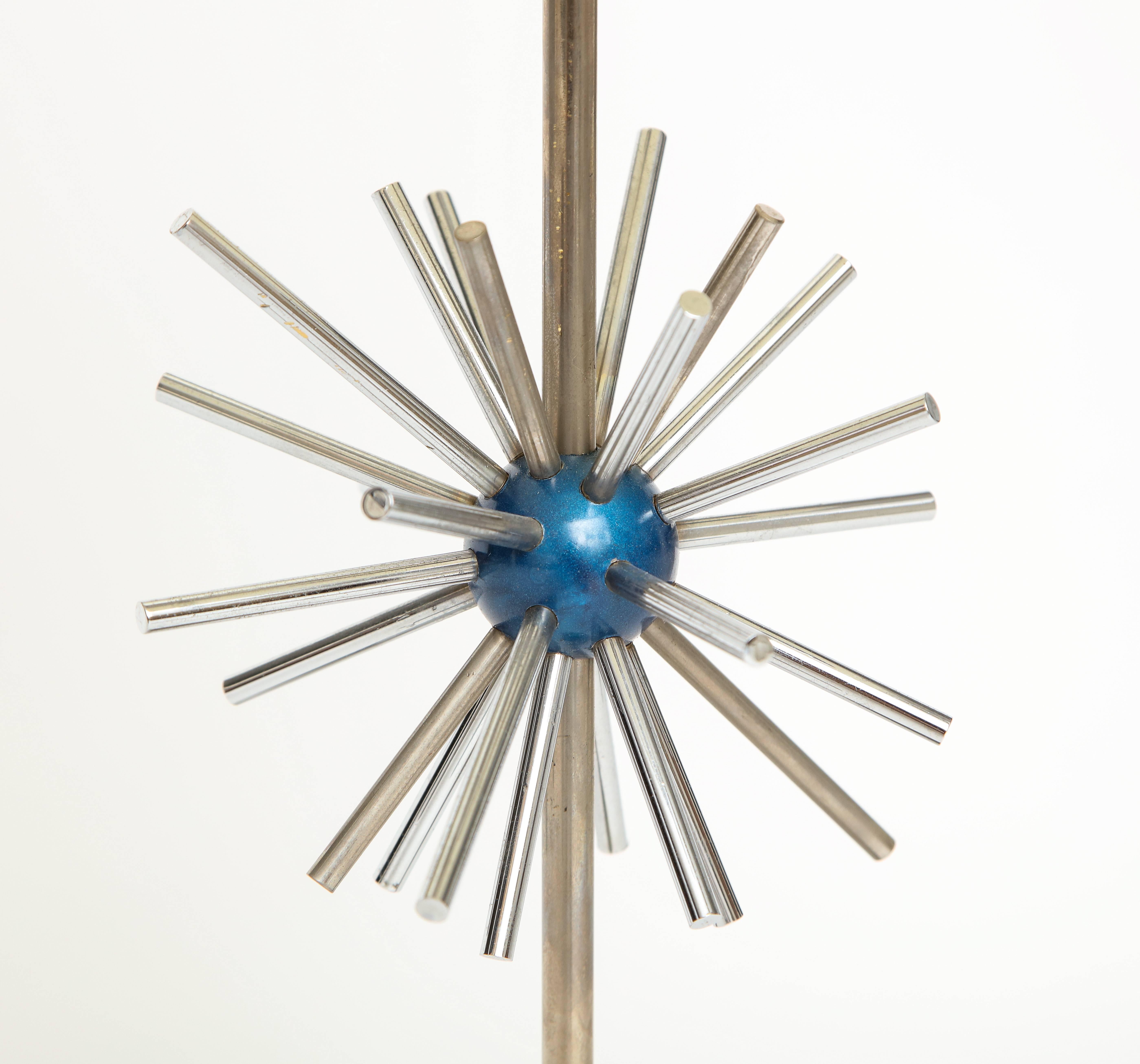 Schreibtischlampe aus Chrom mit lackiertem blauem Sputnik-Design, Französisch, 1970er Jahre, Mitte des Jahrhunderts im Angebot 1