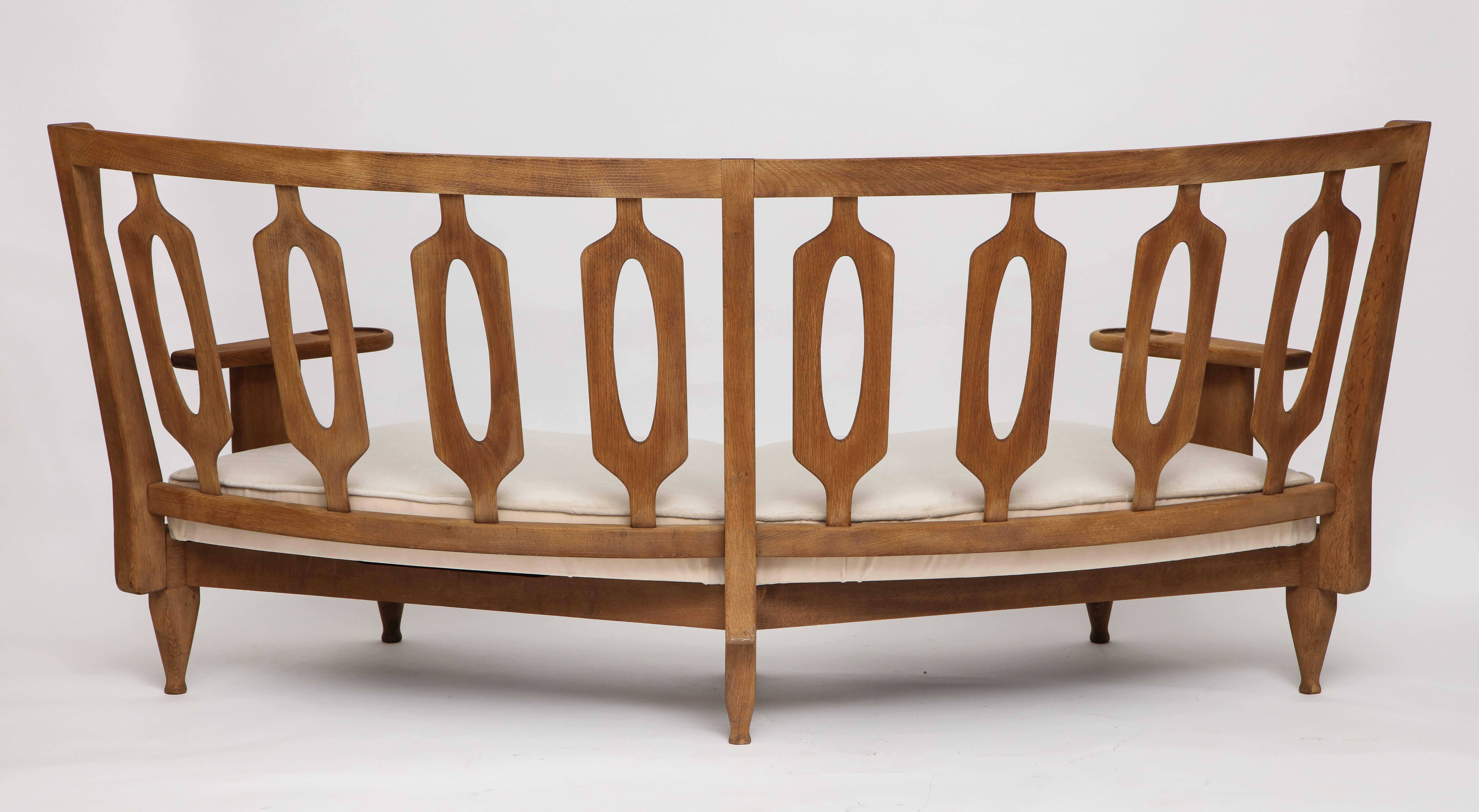 Guillereme et Chambron Oak Loveseat Geometric Pattern White Seat, France, 1960s In Good Condition In New York, NY