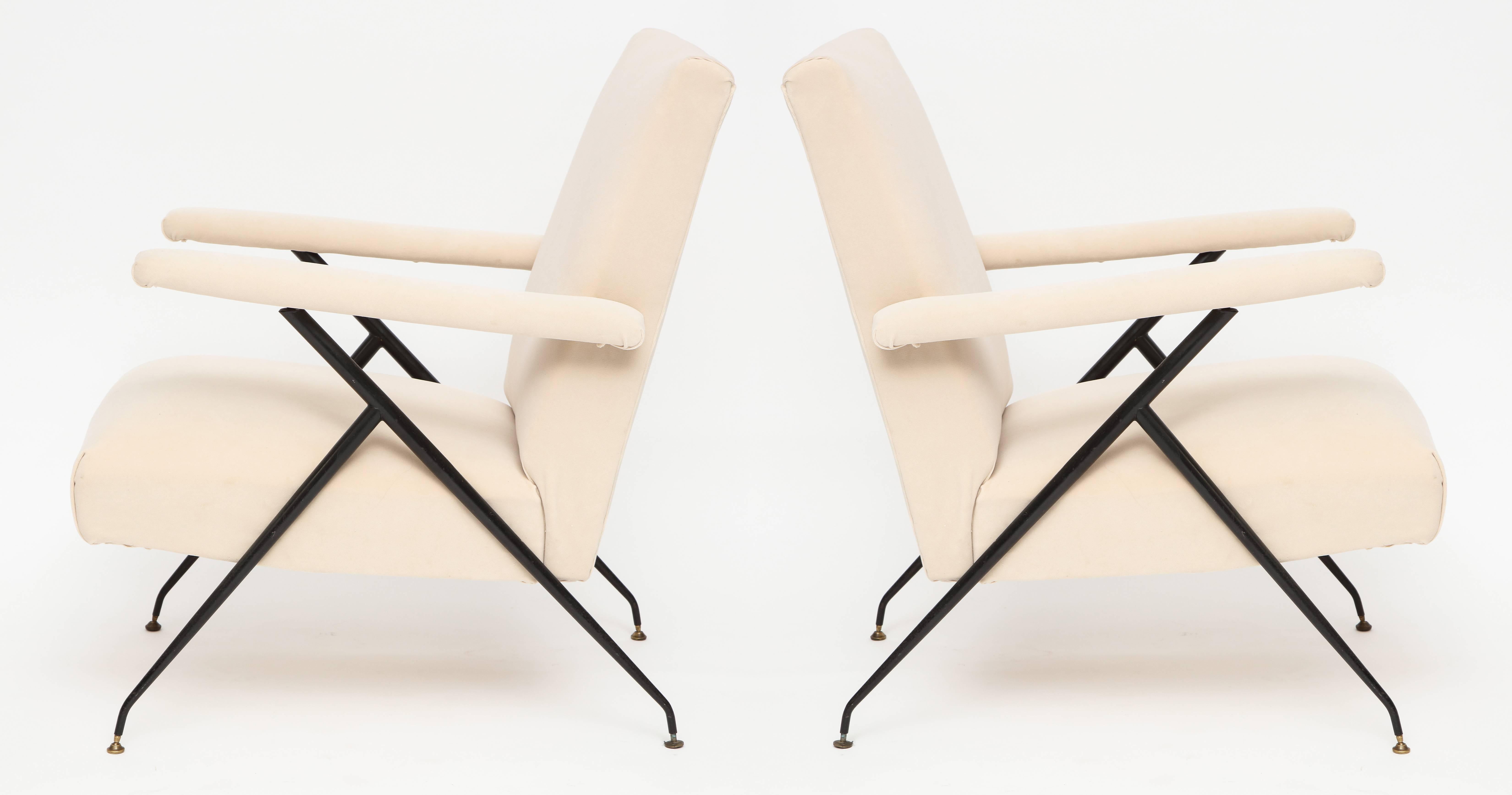 Mid-Century Modern Enameled Pair of White Metal Leg Reclining Chairs, Italy, 1950s