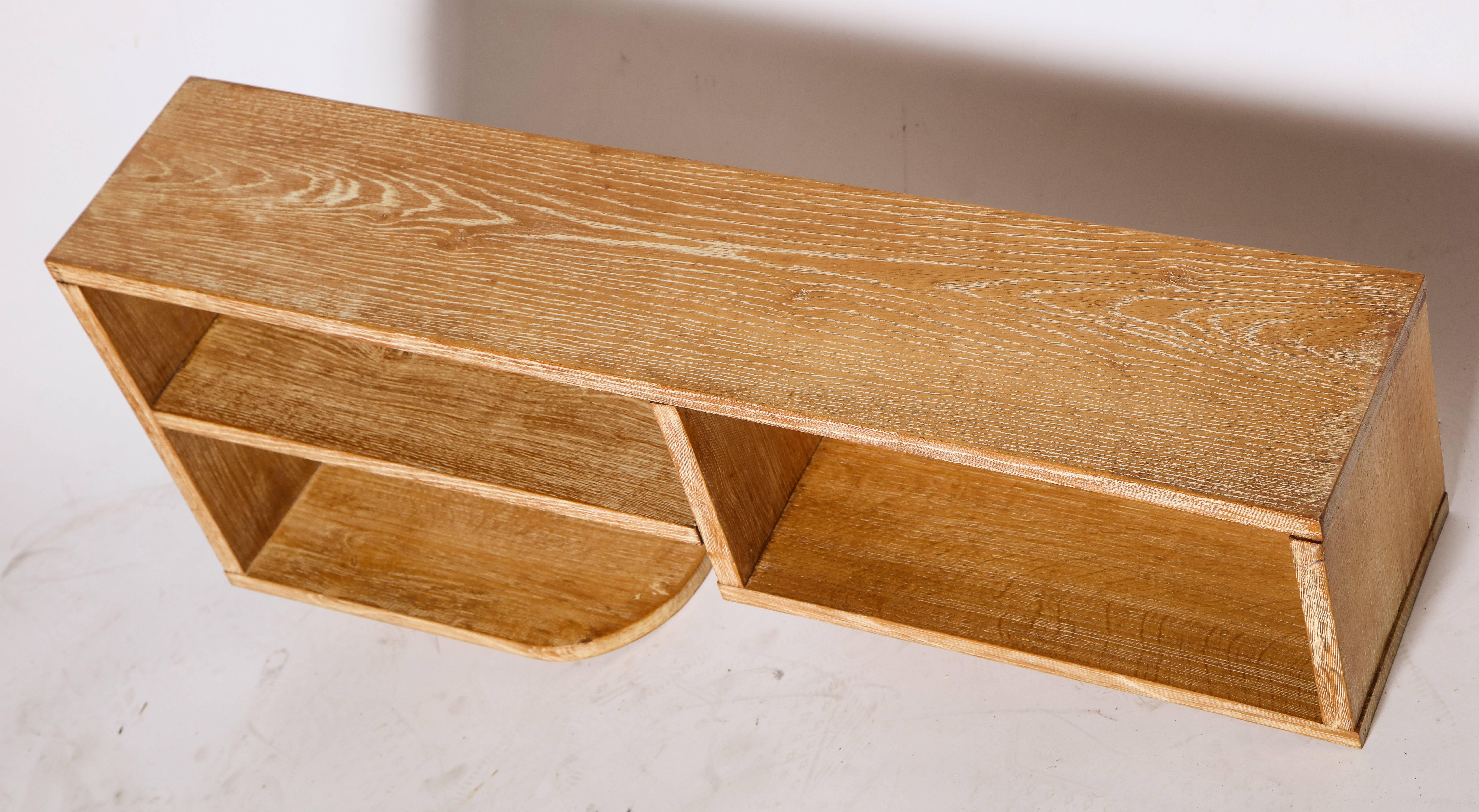 Par Modernista Gouffe Estantería de Pared de Roble Cerámico Deco, Años 30, Francia Cerusado en venta