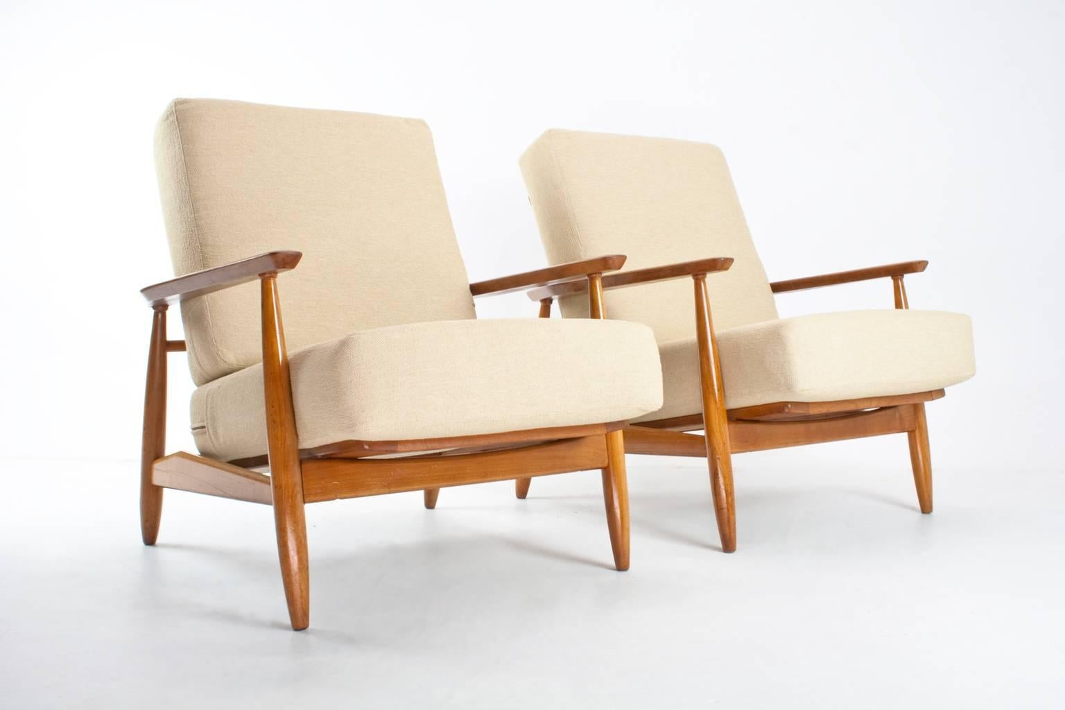 Pair of Danish modern lounge set. We have a total of four pieces in stock. The presented items are upholstered in a good quality off white De Ploeg (NL) fabric.

Fantastic condition lounge chairs, in the manner of Kofod Larsen, Hans Olsen, Arne