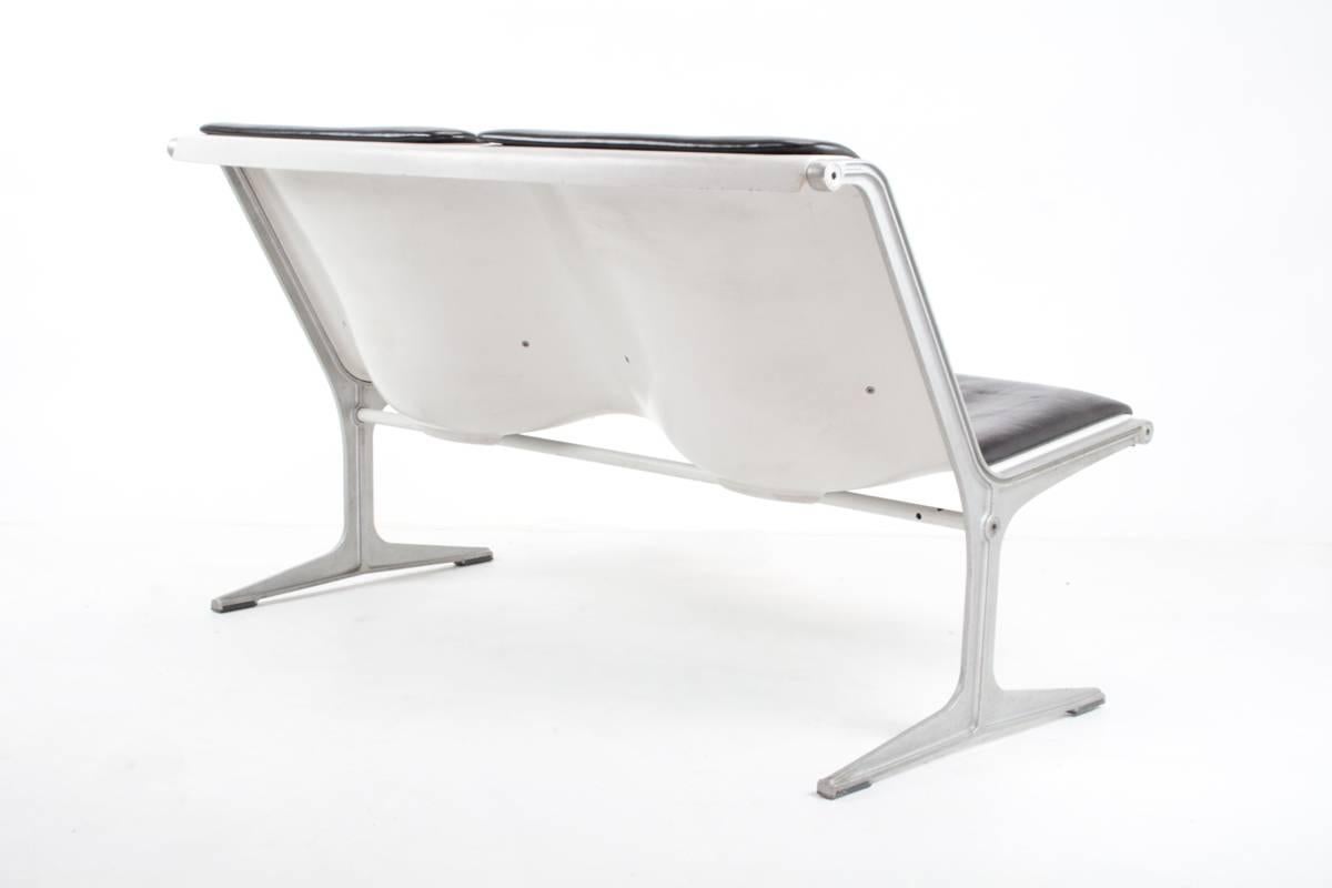 Friso Kramer designed a 1200 series, the 120/2 ‘two’ seater, in 1967 for Wilkhahn Germany, which became one of Wilkhahn’s most successful products for public spaces. This range became especially well known because it was used at the Olympic Games in