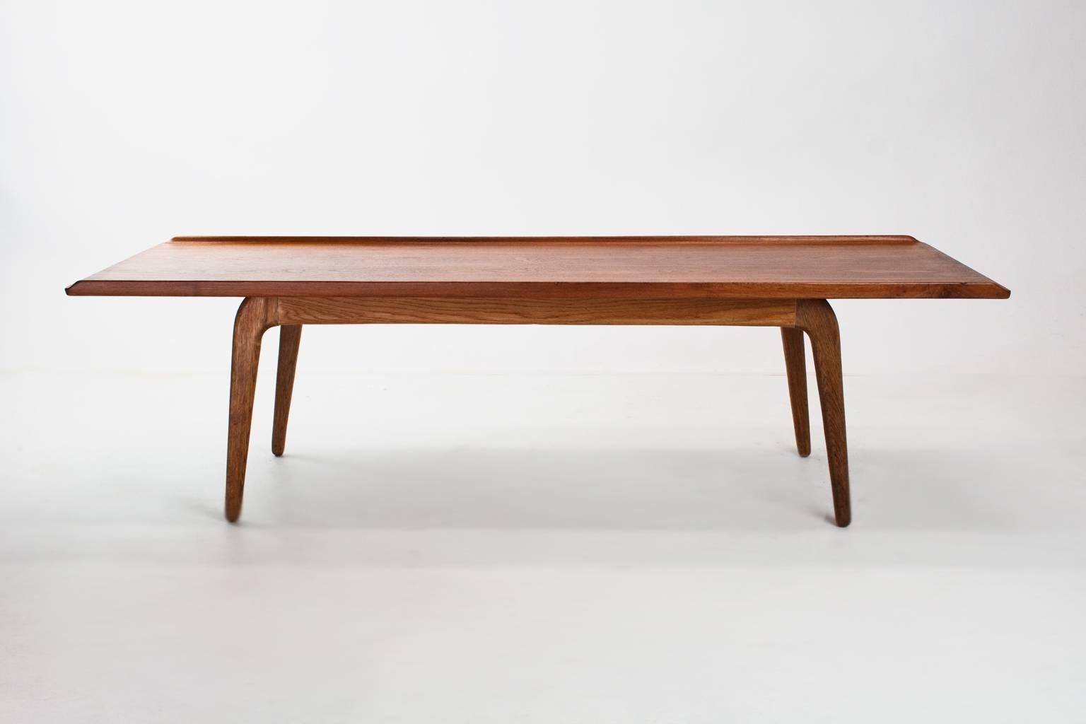 Original and large 1960s coffee table by Bovenkamp Holland, teak tabletop and oak legs. 

This beautiful coffee table matches our Bovenkamp sofa, but will complement any modern home.

 