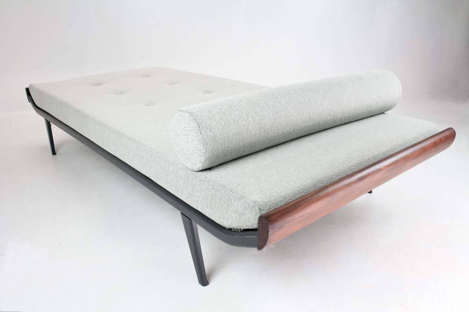 cleopatra day bed