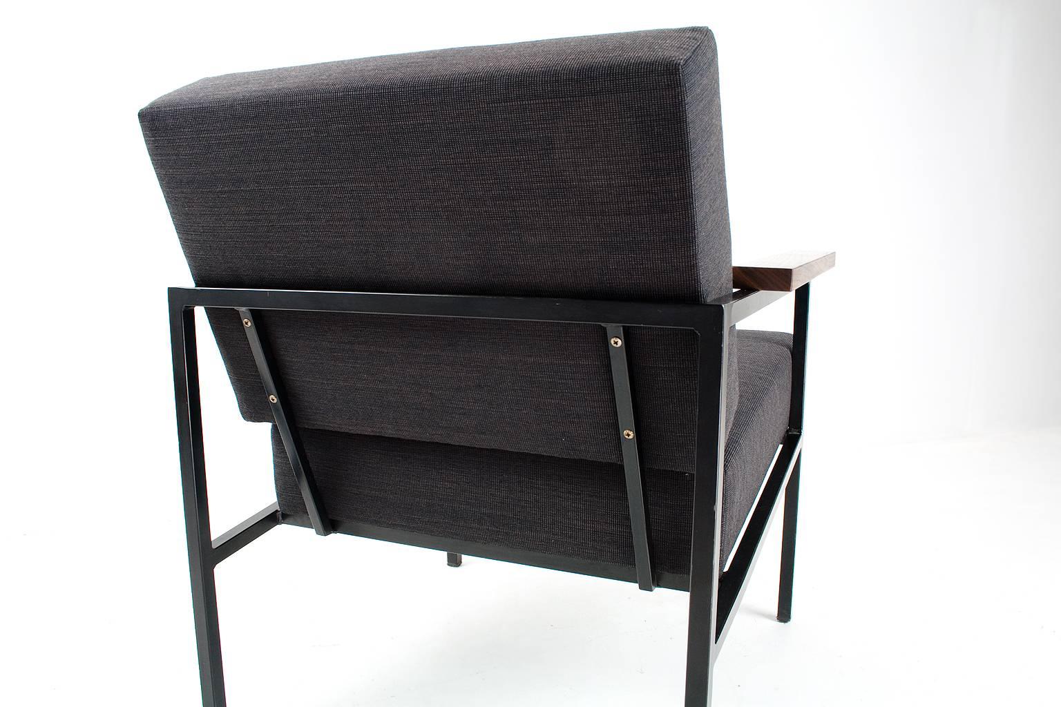 Rare 1950s Dutch Mid-Century Modern Easy Chair New Upholstered In Excellent Condition In Beek en Donk, NL