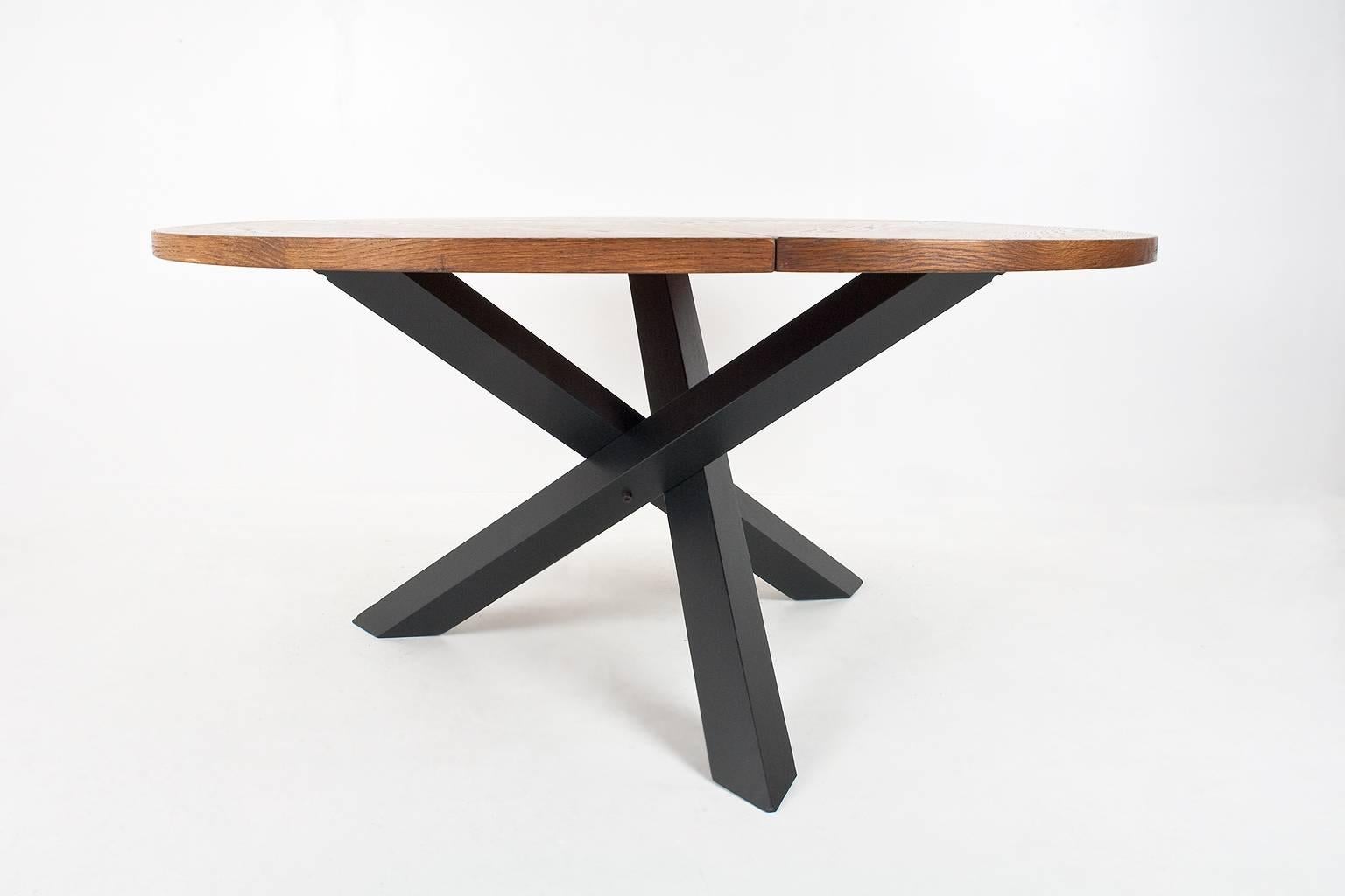 1960s Dutch large dining table with smoked oak tabletop and ebonized legs designed by Martin Visser for 't Spectrum (Holland). The tabletop is divided in three parts and placed on a three crossed legged base. The veneer top shows a beautiful quality