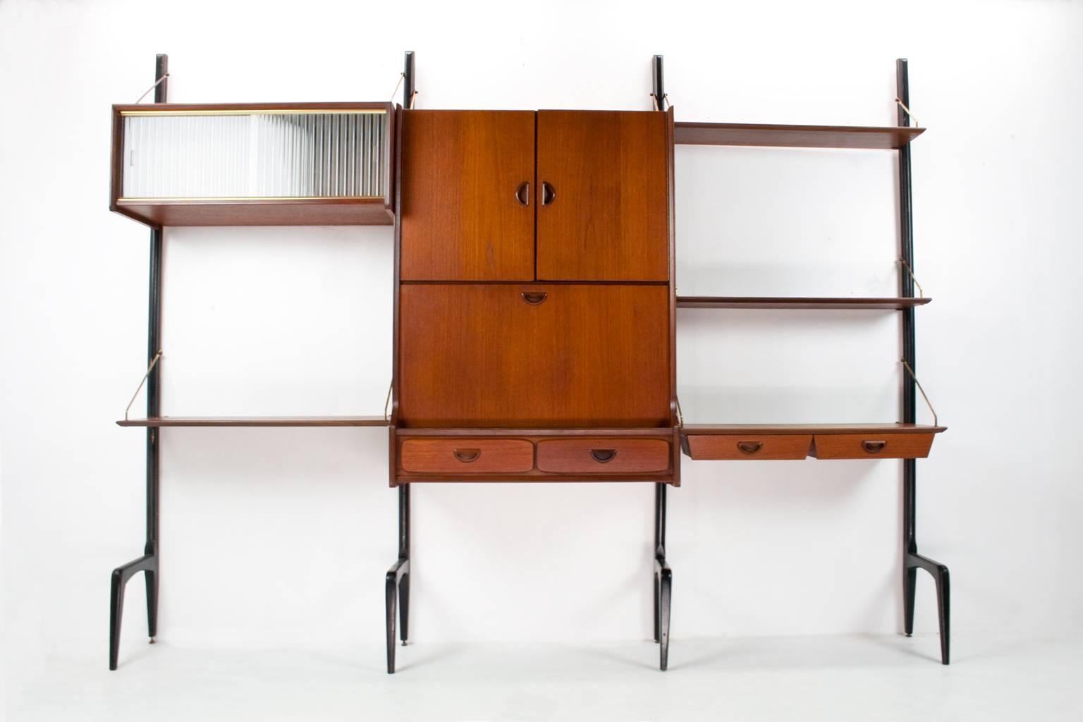 Dutch Mid-Century Modern wall unit in teak veneer and black lacquered wooden uprights by WéBé (Holland) and designed by Louis Van Teeffelen in the 1950s. Brand present and in excellent condition.

This modular wall unit is equipped with a rare