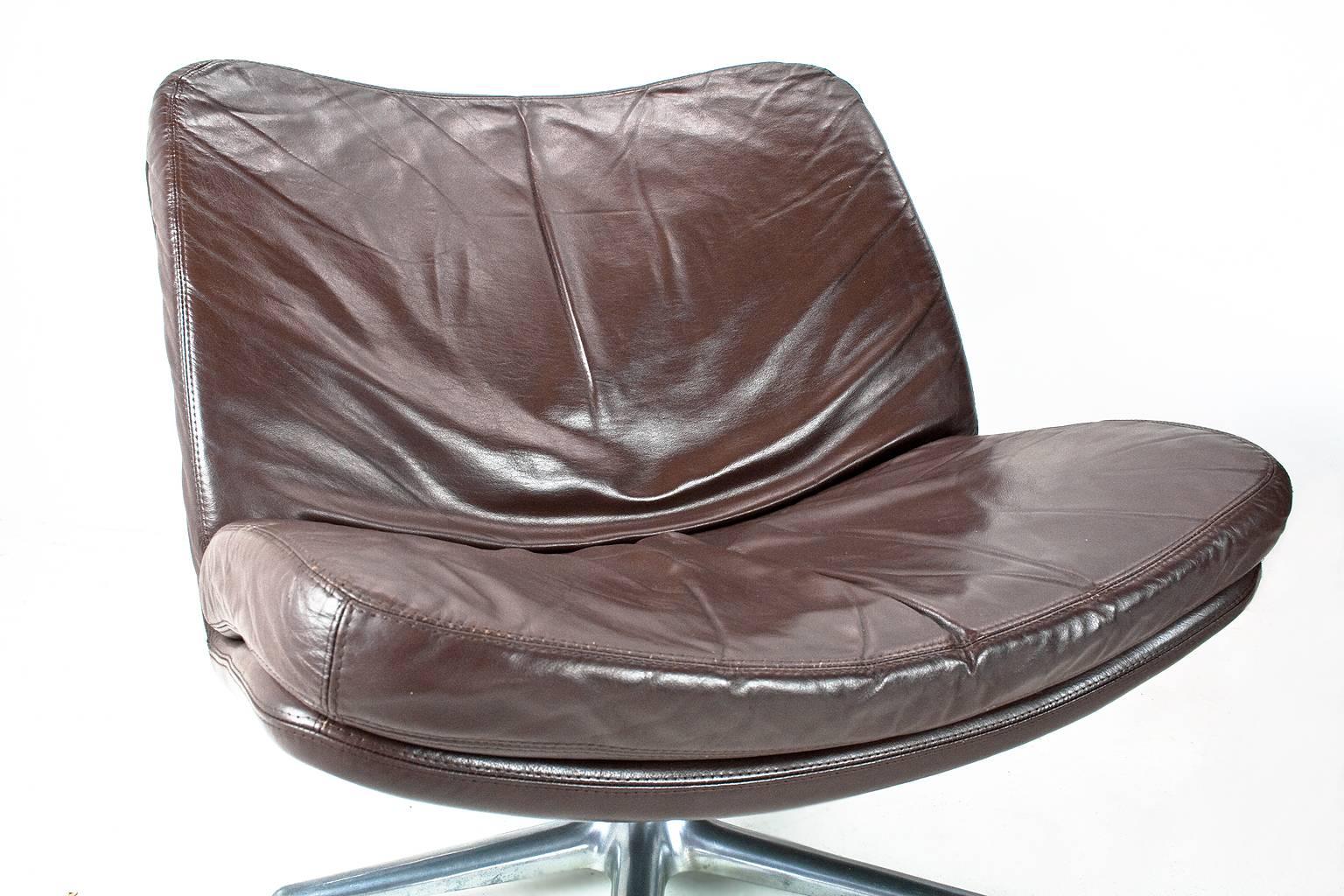 1960s Rare Mid-Century Modern Leather Swivel Lounge Chairs by Geoffrey Harcourt 1