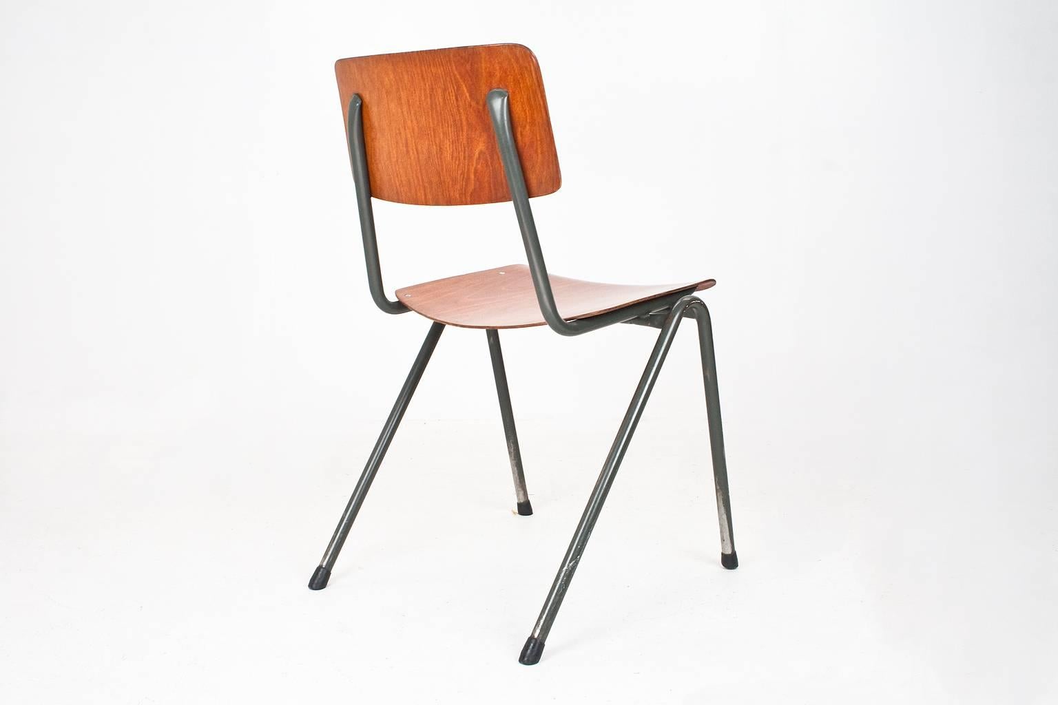 Industrial stock of Marko Holland brown school chairs 1970s, with grey metal frame and mid brown laminated wooden seating in good condition.

Light patina on the frame. Seats are stackable.

For specific shipping request on your order, send us