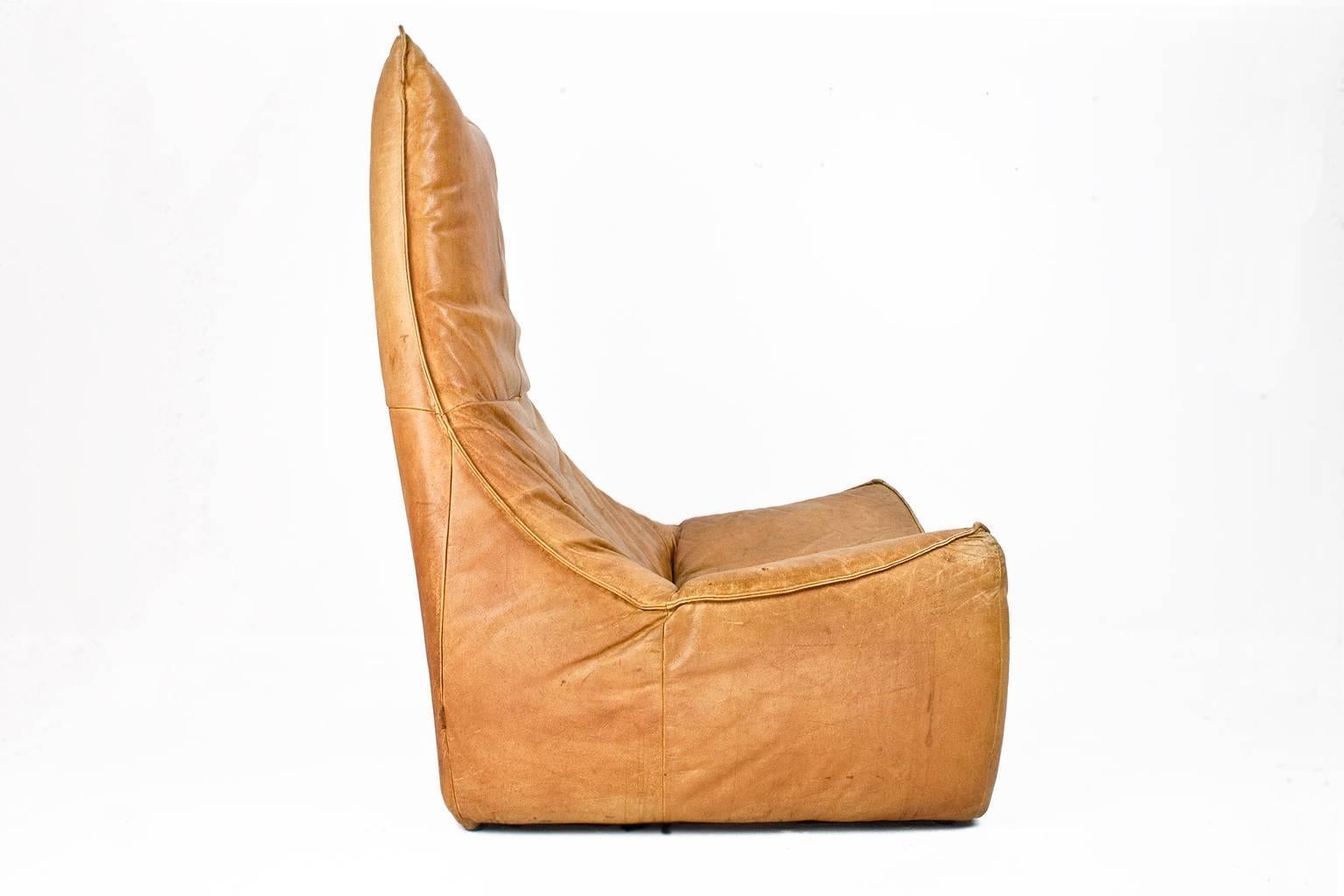 Original and beautiful lounge chair in aniline leather (the best quality leather) designed by Dutch designer Gerard Van Den Berg for label Montis in 1970. Beautiful piece of vintage design. In original condition, patina to leather conforming